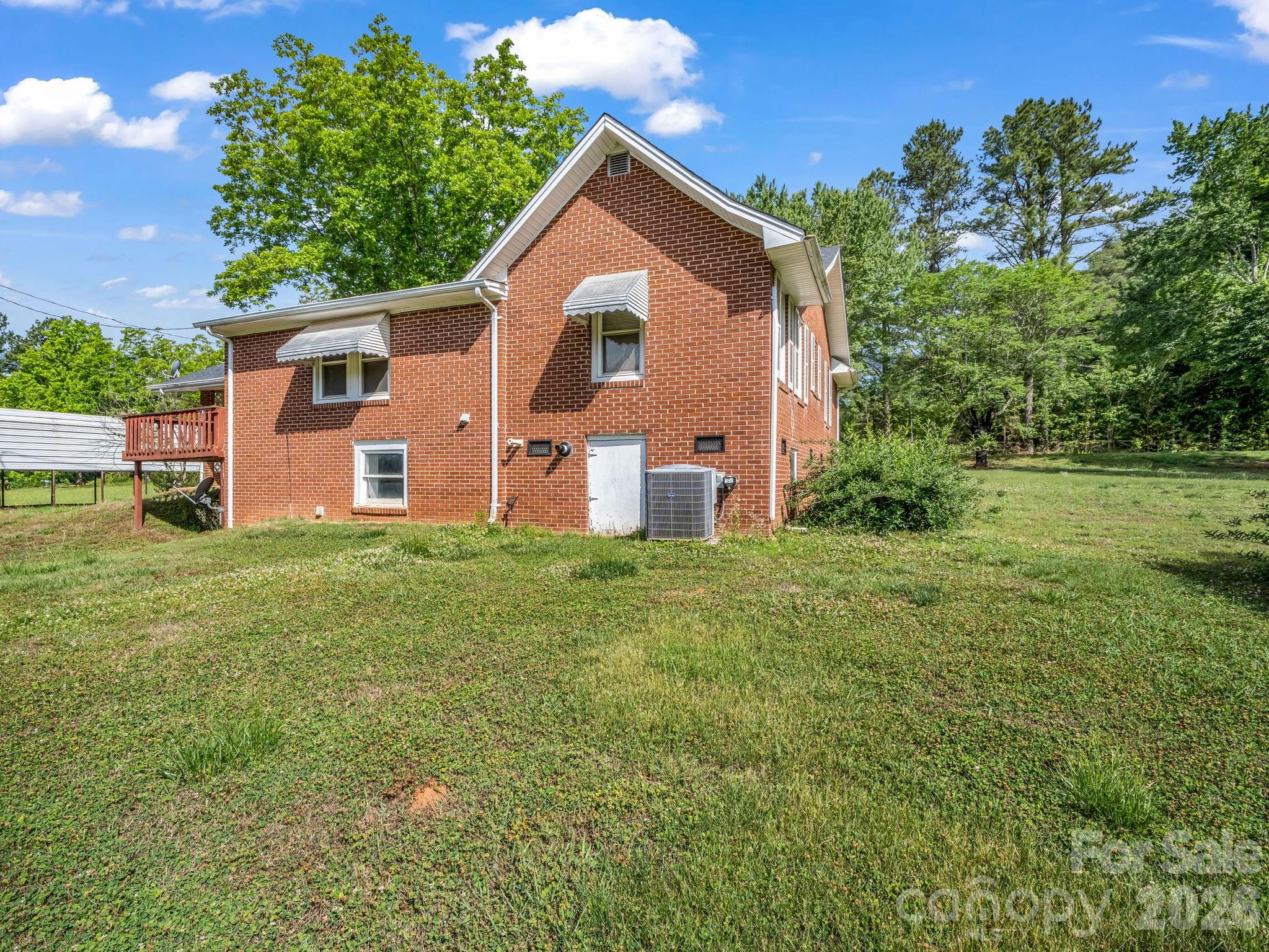 271 Old Ballpark Road — Forest City