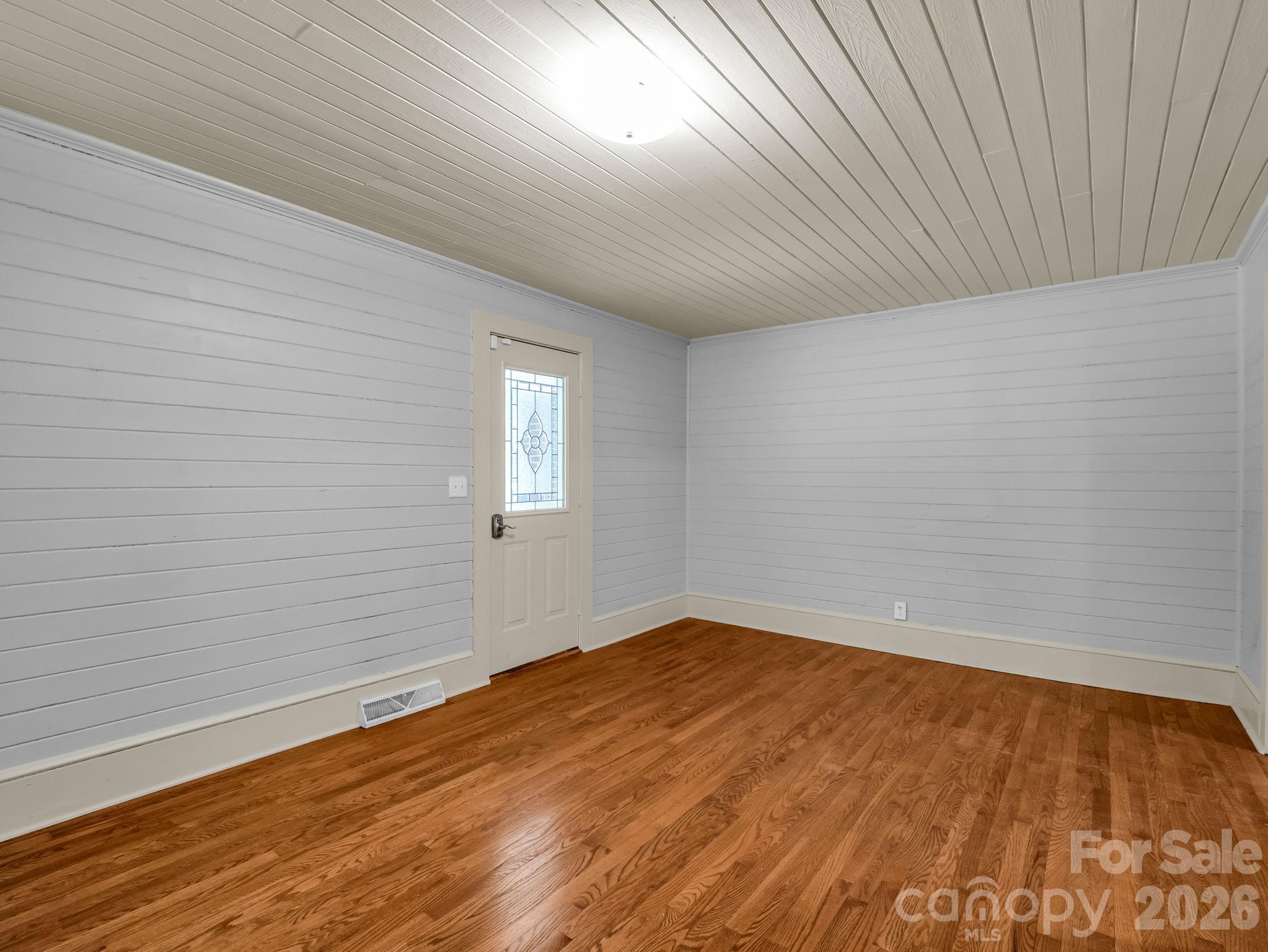 271 Old Ballpark Road — Forest City