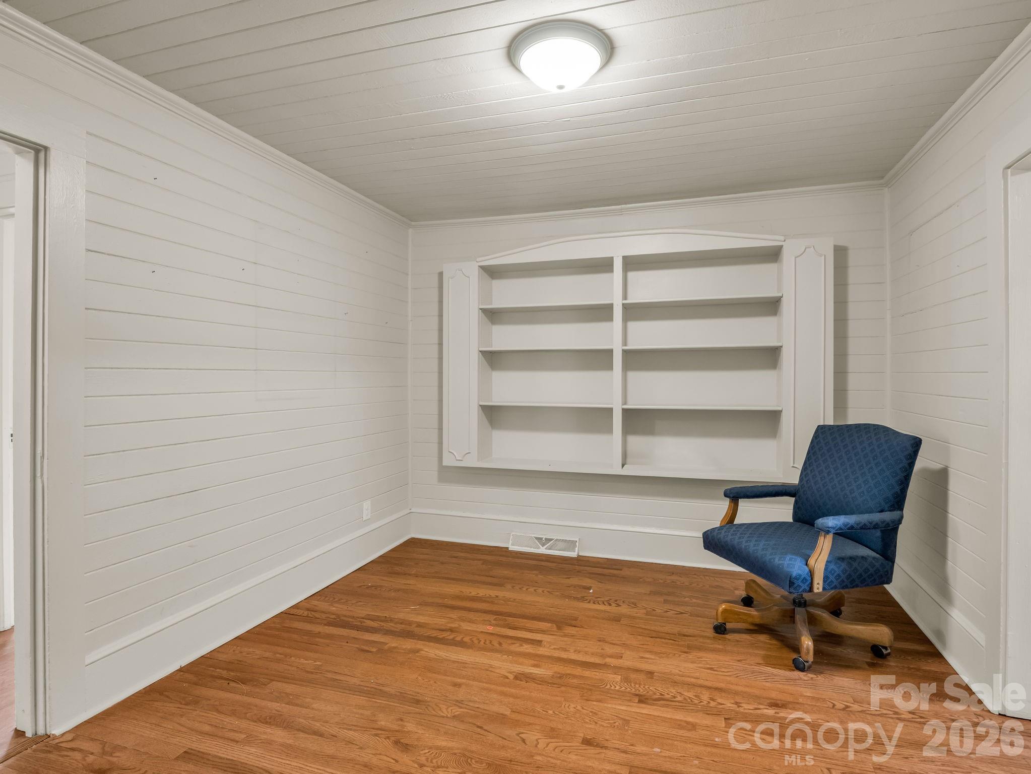 271 Old Ballpark Road — Forest City