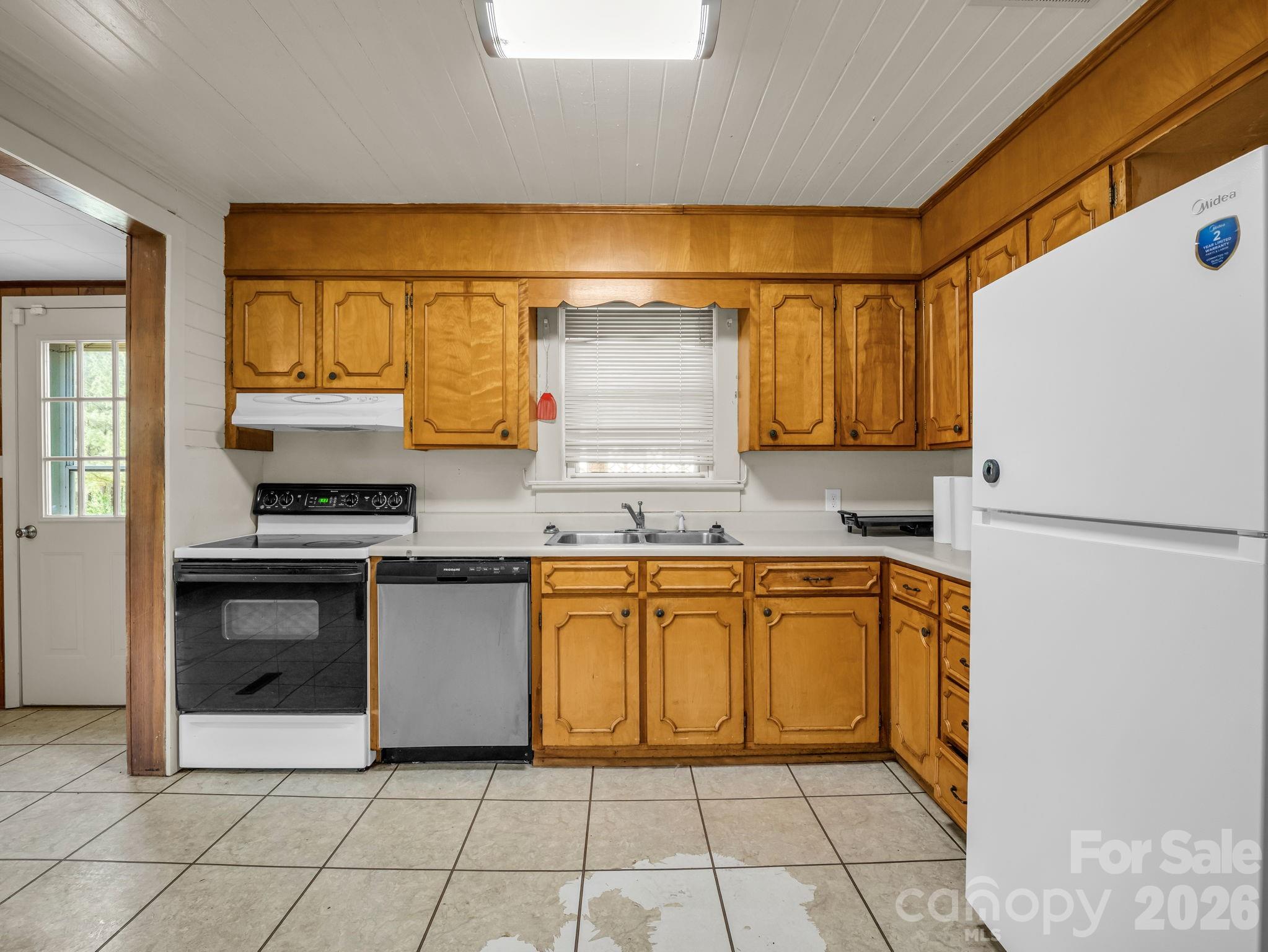 271 Old Ballpark Road — Forest City