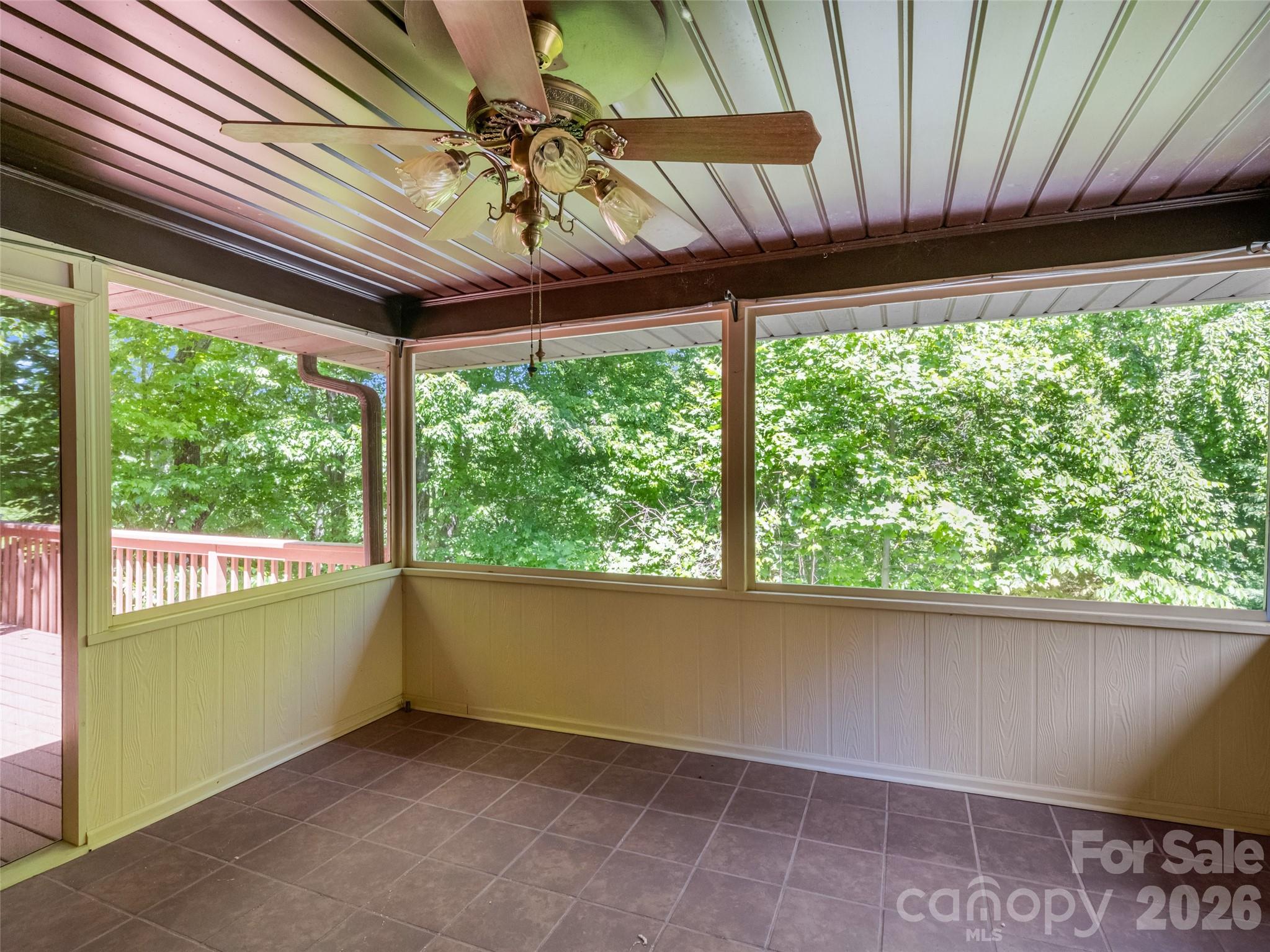 156 Deer Run — Hendersonville
