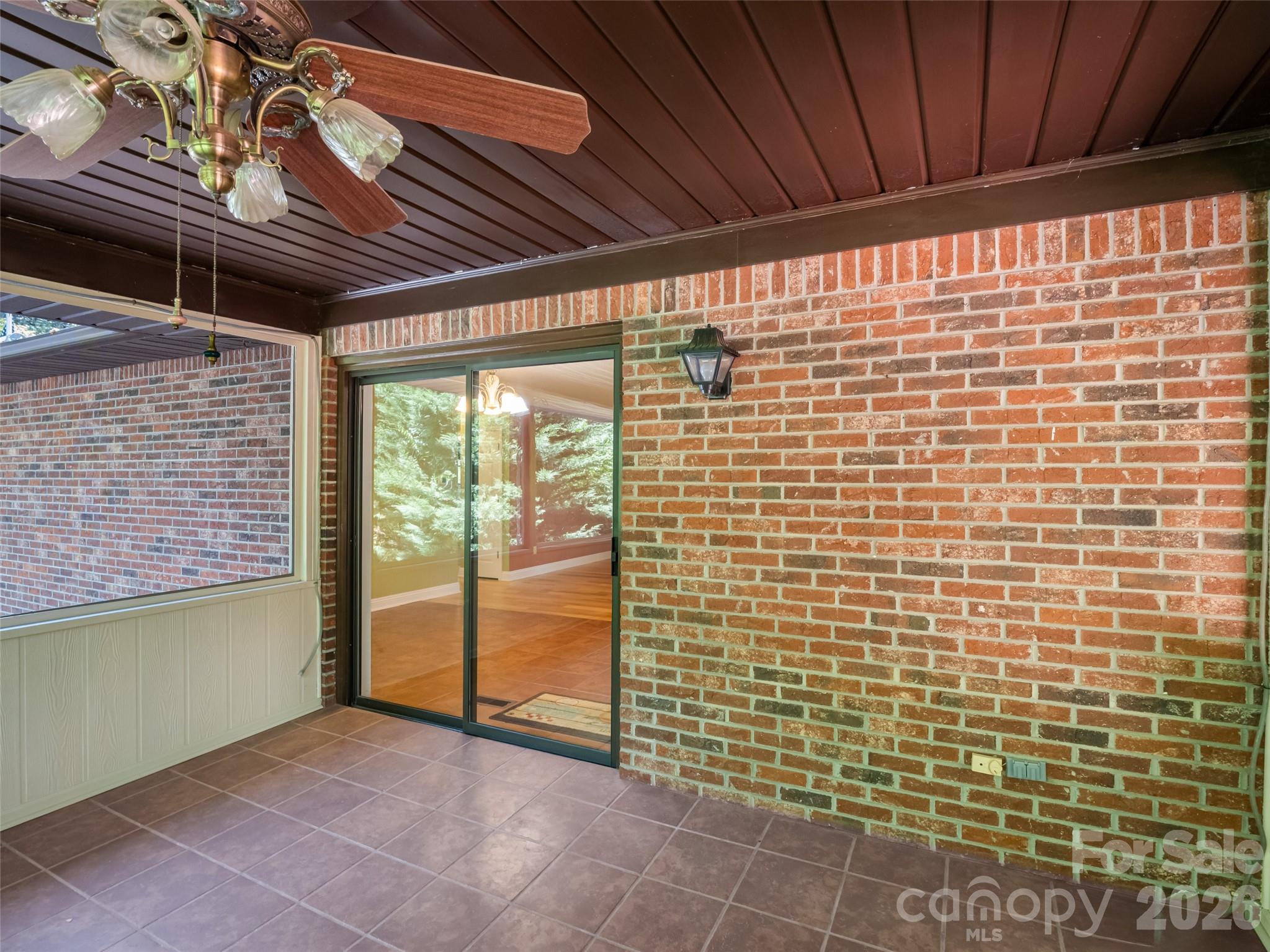 156 Deer Run — Hendersonville