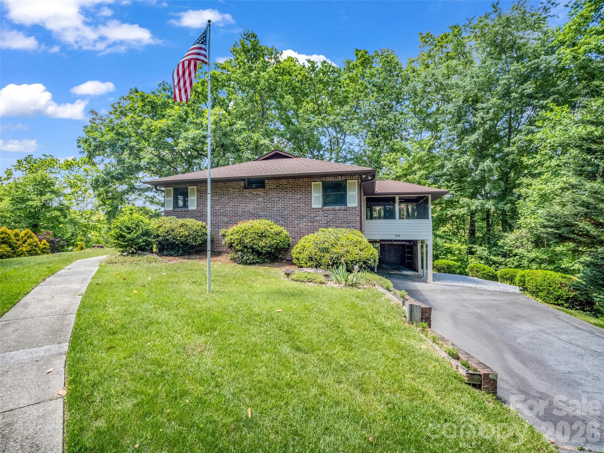 156 Deer Run — Hendersonville