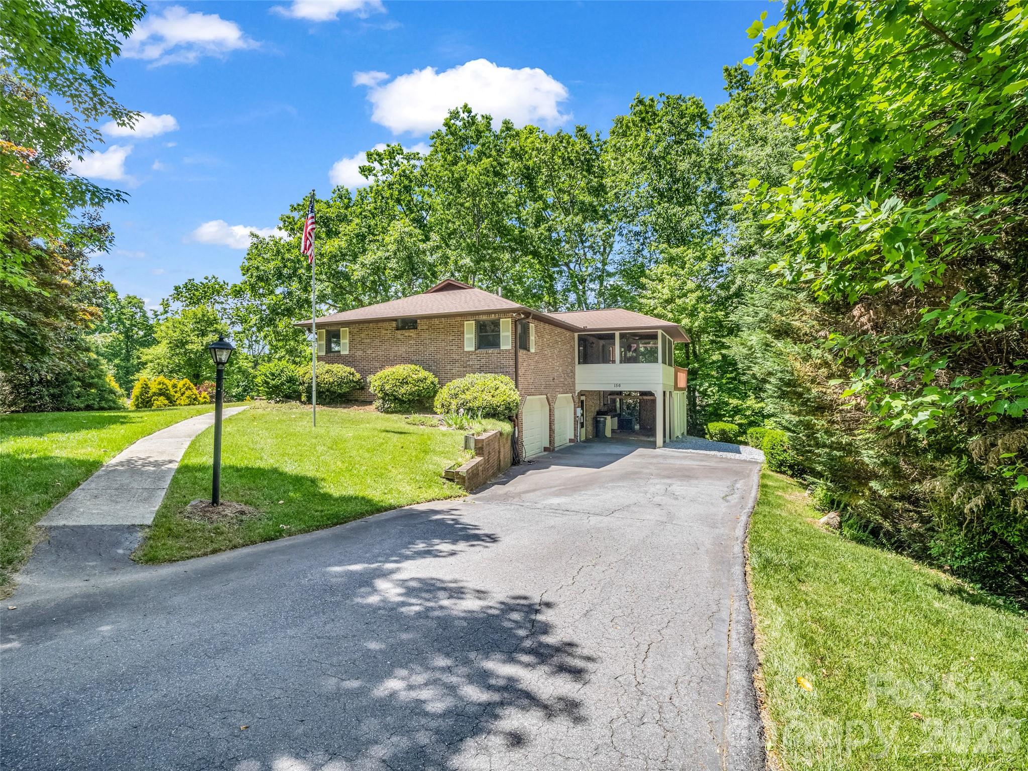 156 Deer Run — Hendersonville