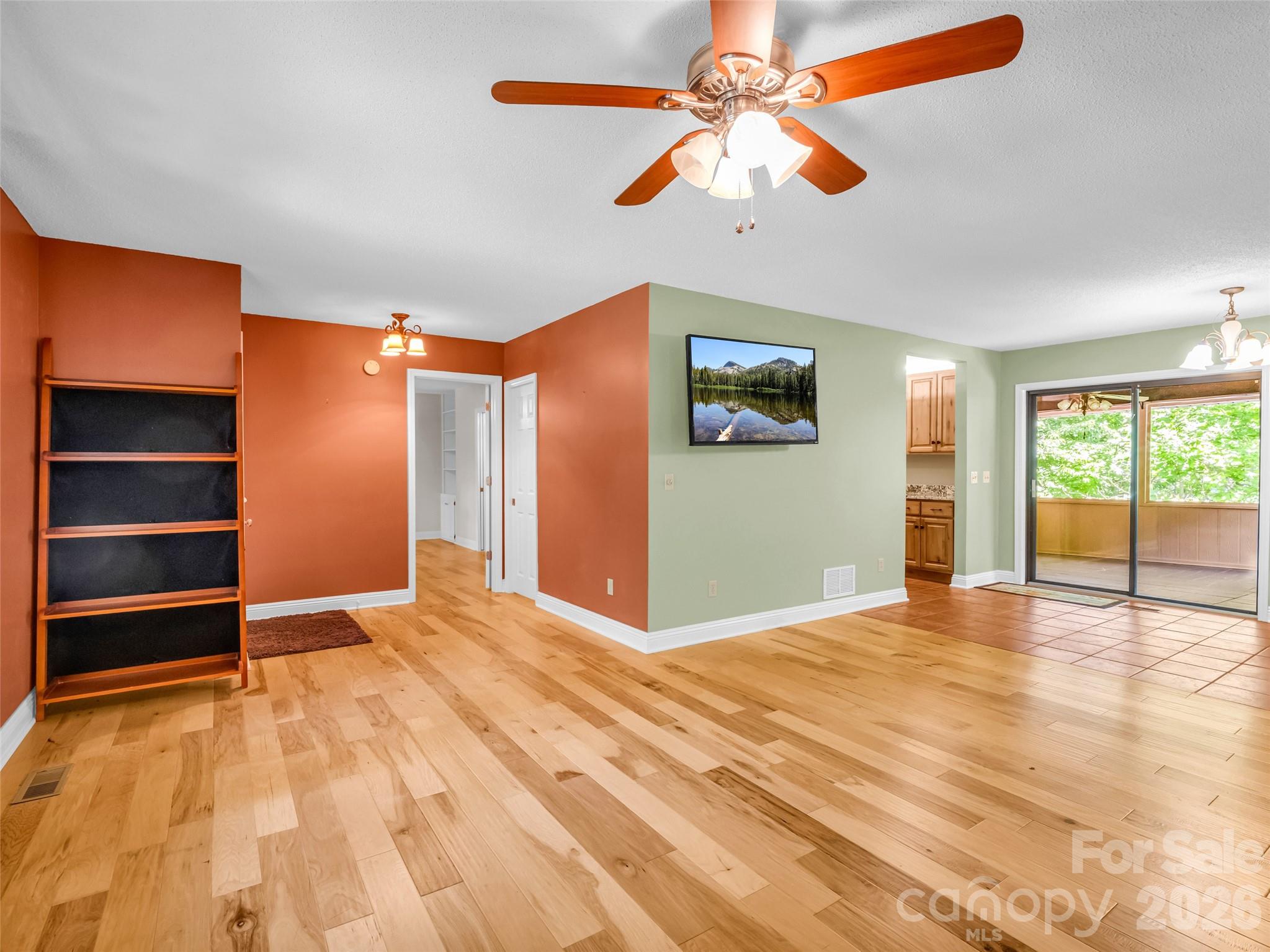 156 Deer Run — Hendersonville