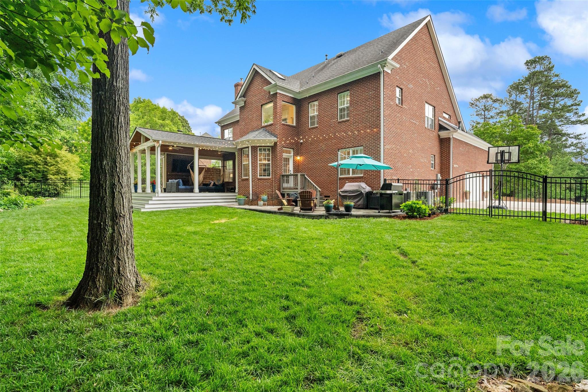 406 Castlestone Lane — Matthews