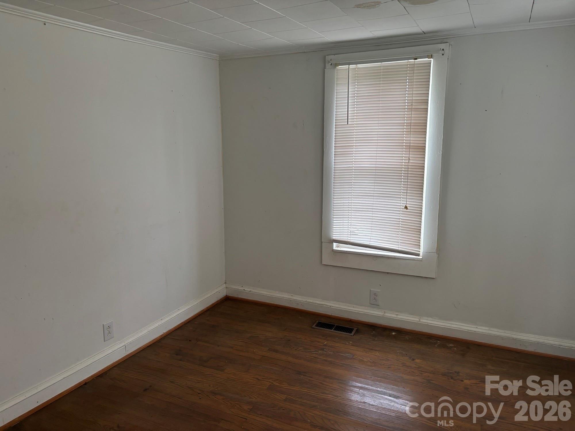 162 Phillips Lane — Spruce Pine