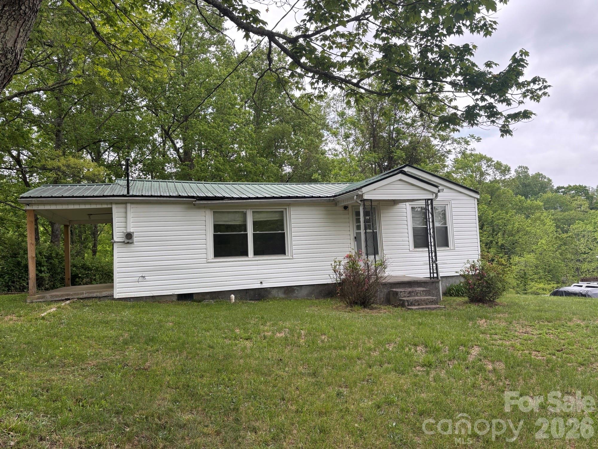 162 Phillips Lane — Spruce Pine