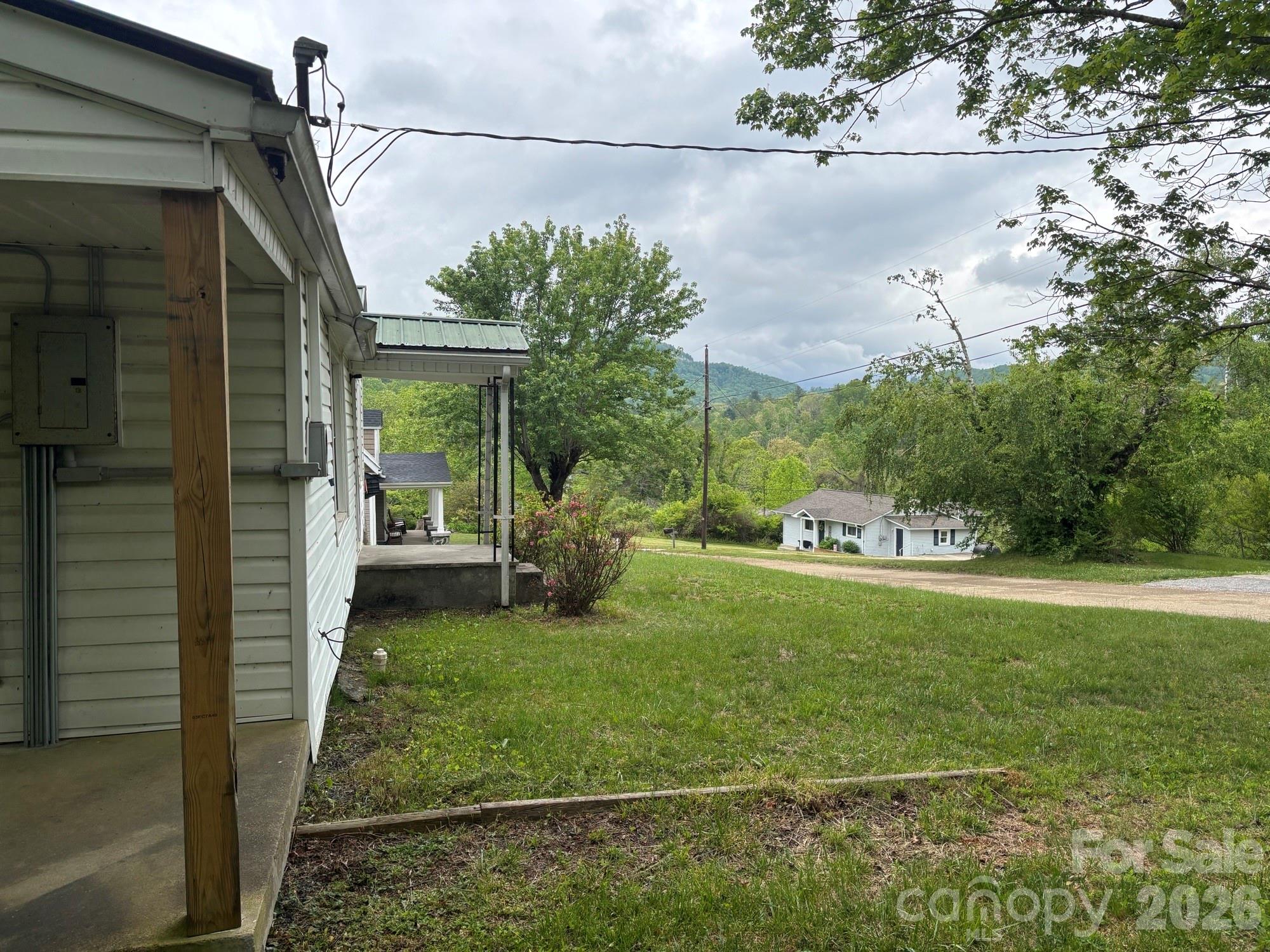 162 Phillips Lane — Spruce Pine