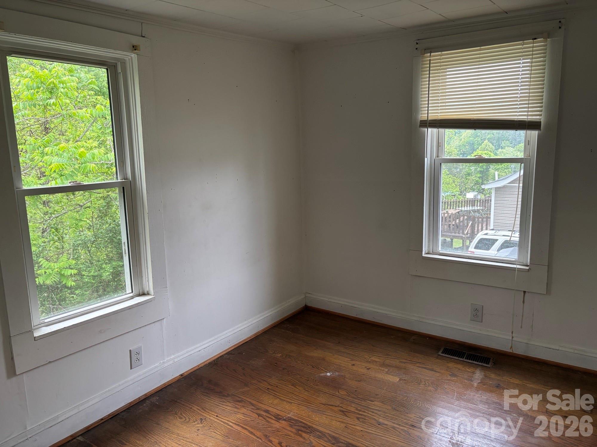 162 Phillips Lane — Spruce Pine