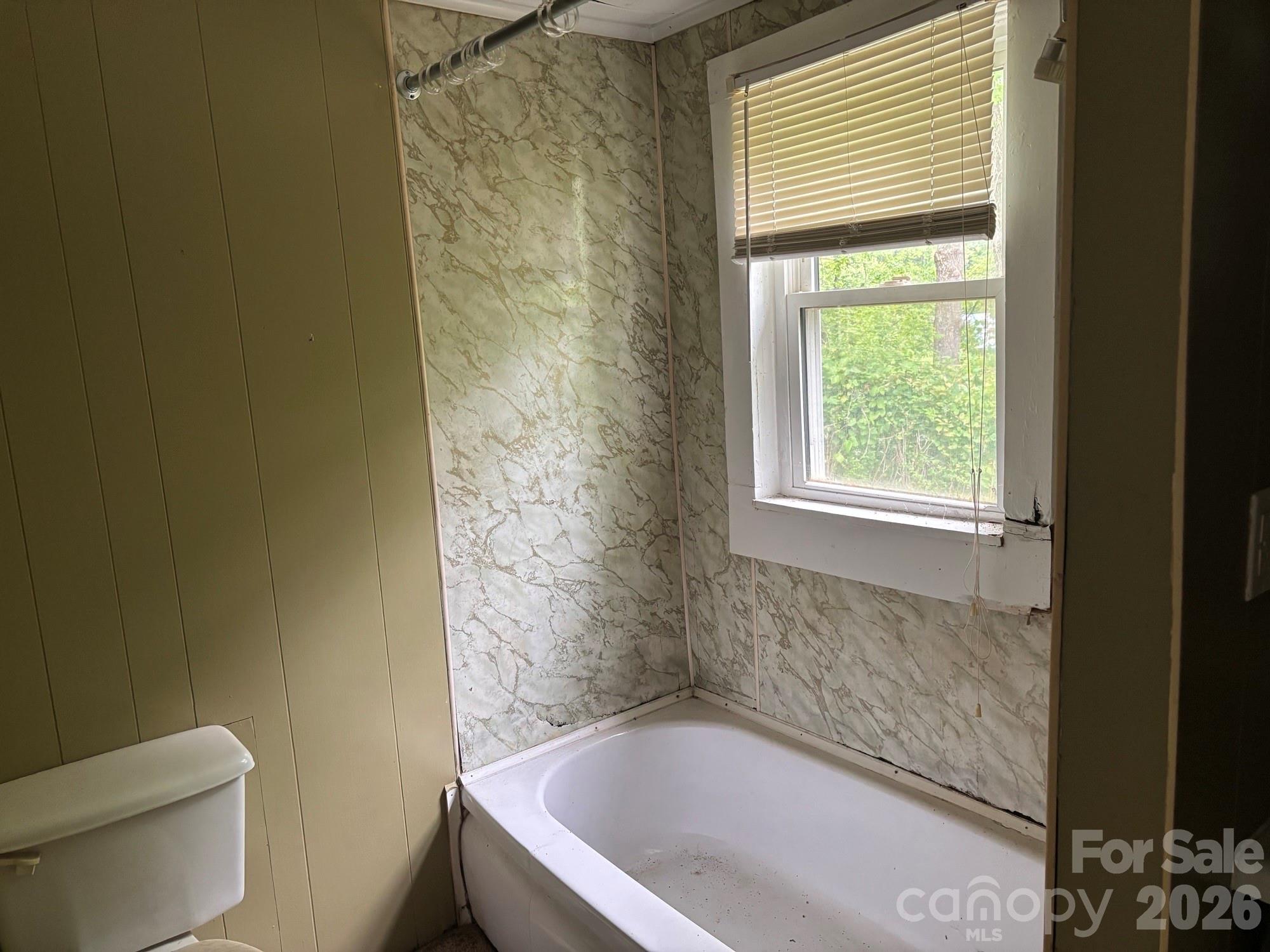 162 Phillips Lane — Spruce Pine
