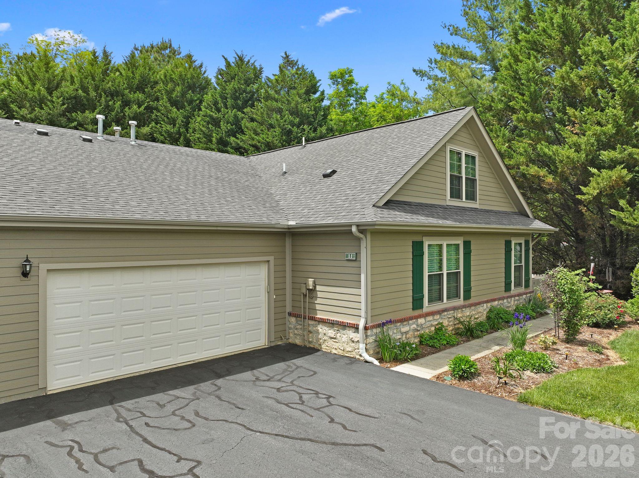 11 Outlook Circle — Swannanoa