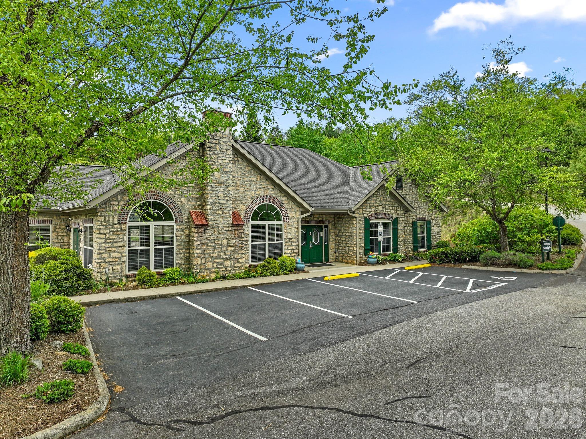 11 Outlook Circle — Swannanoa