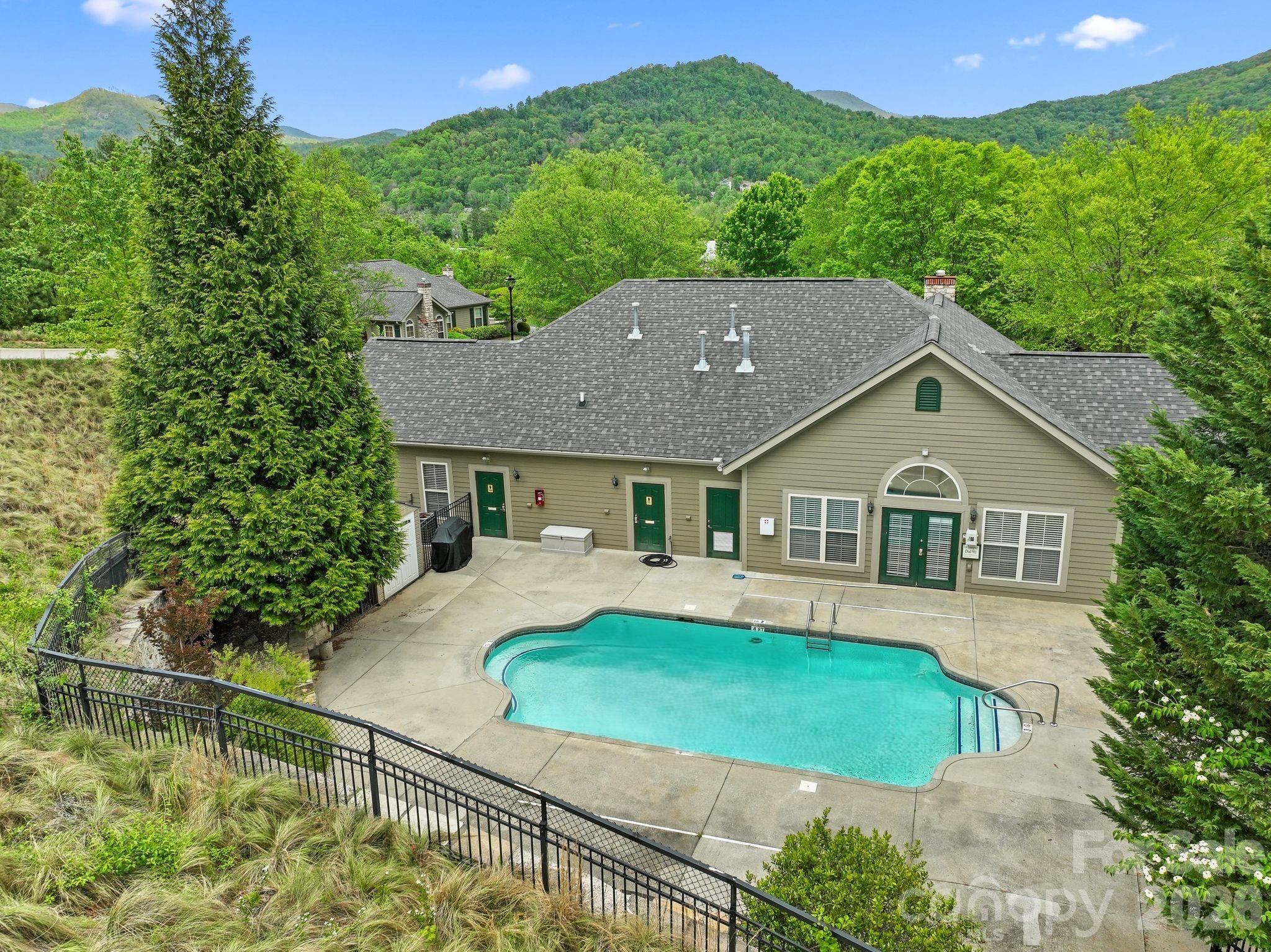 11 Outlook Circle — Swannanoa