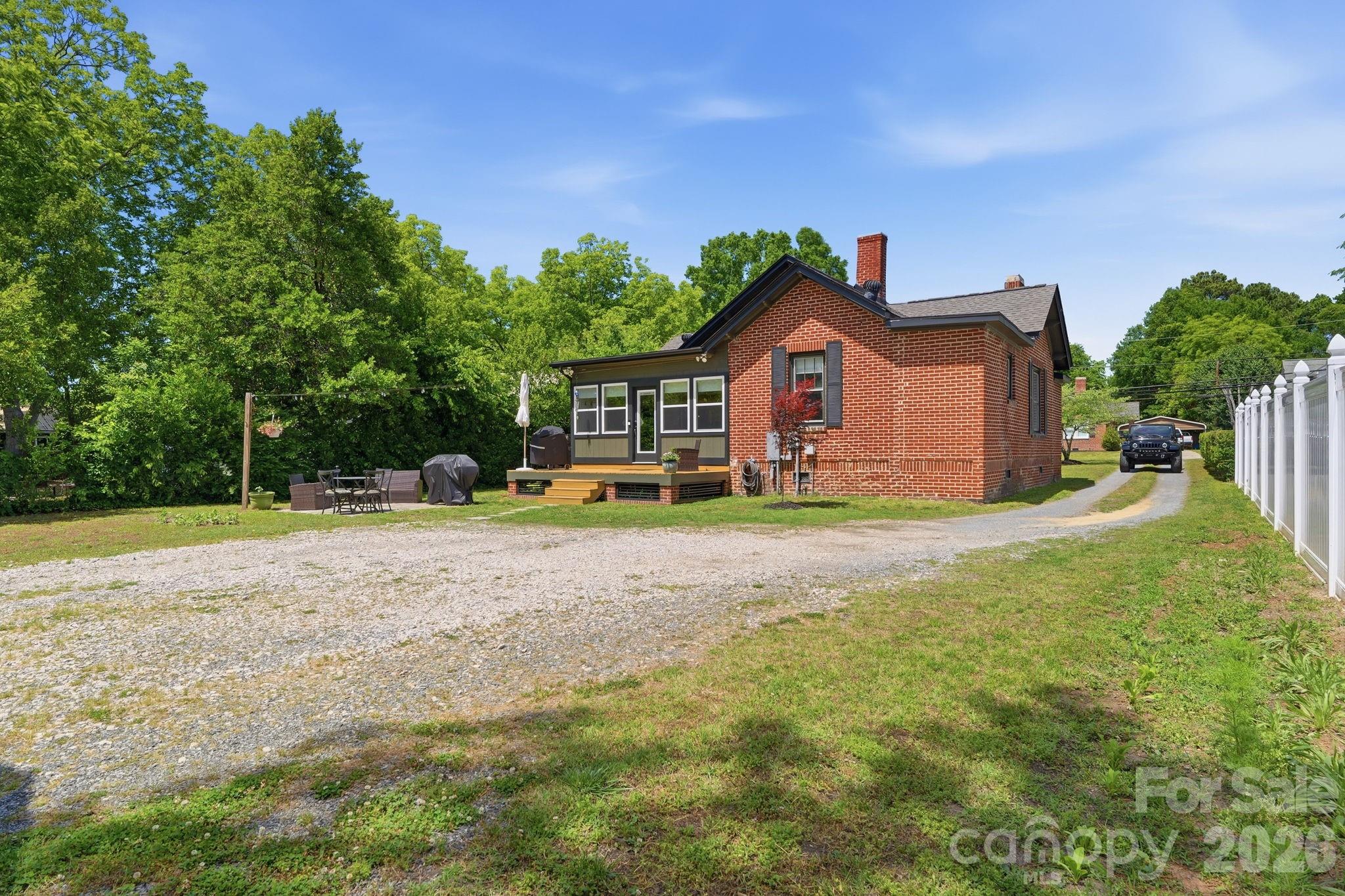 116 Marion Street — Clover