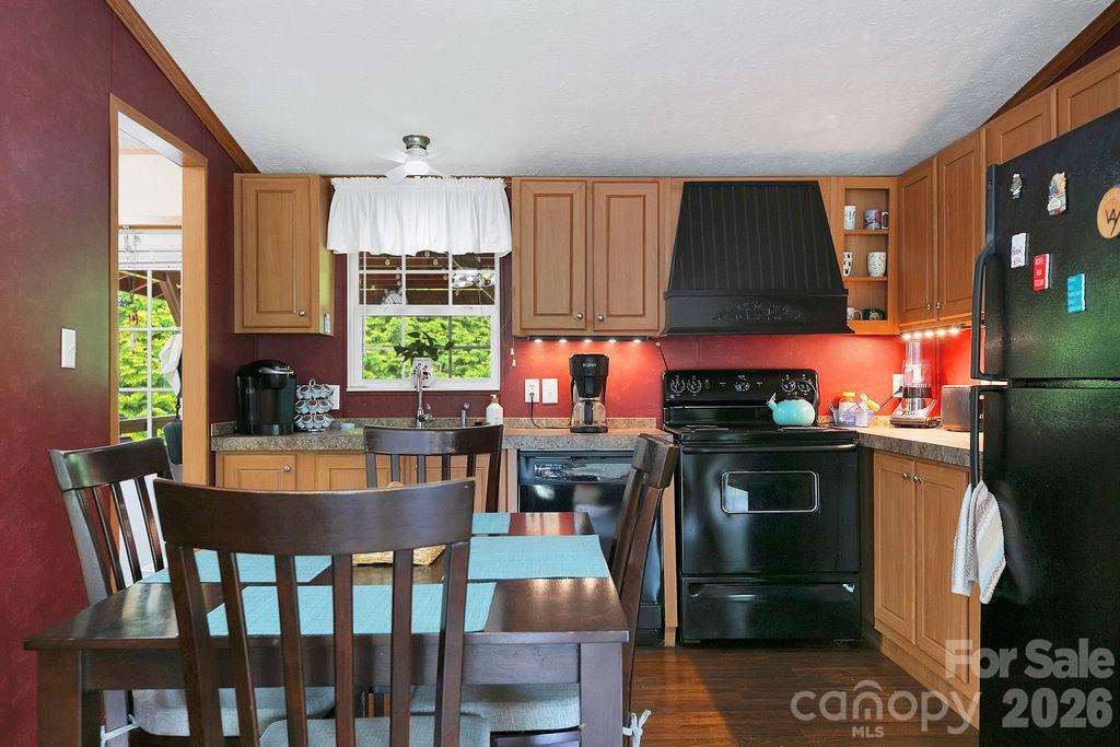 111 Wild Hog Creek Road — Rosman