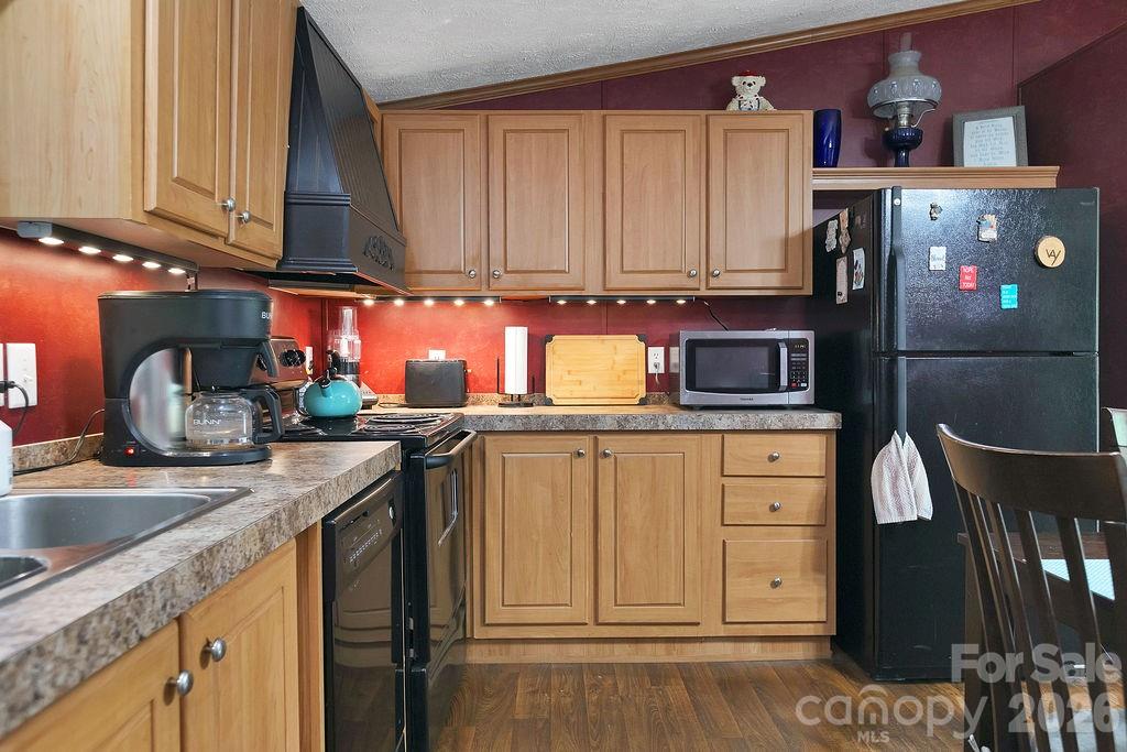 111 Wild Hog Creek Road — Rosman