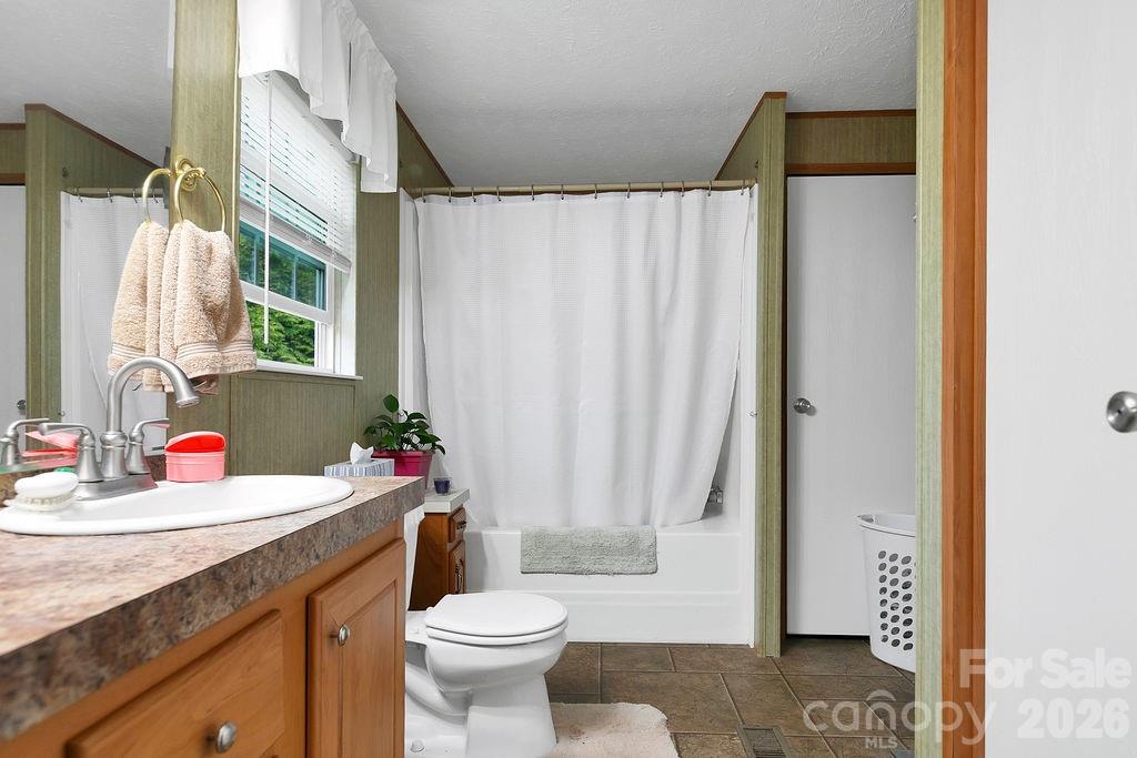 111 Wild Hog Creek Road — Rosman