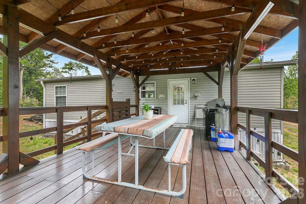111 Wild Hog Creek Road — Rosman
