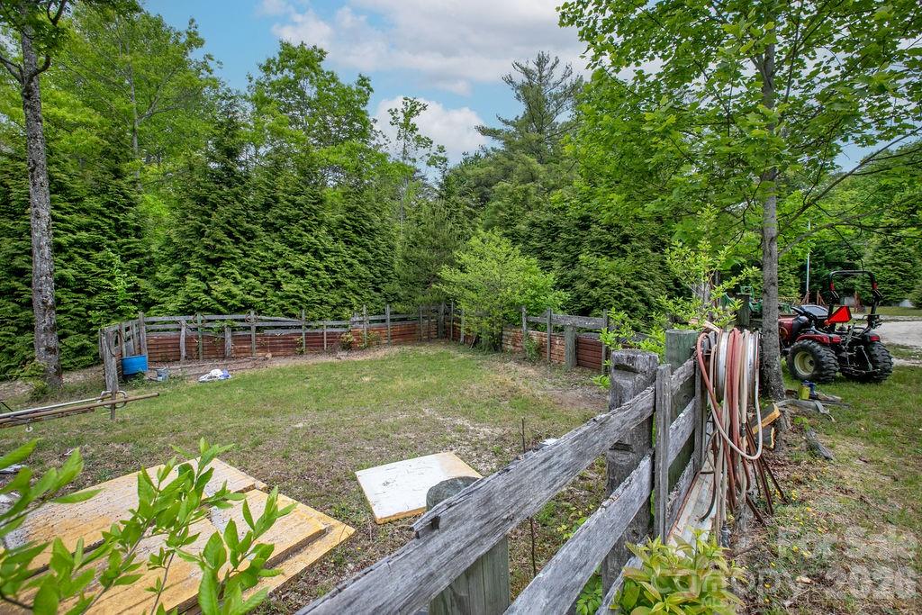 111 Wild Hog Creek Road — Rosman