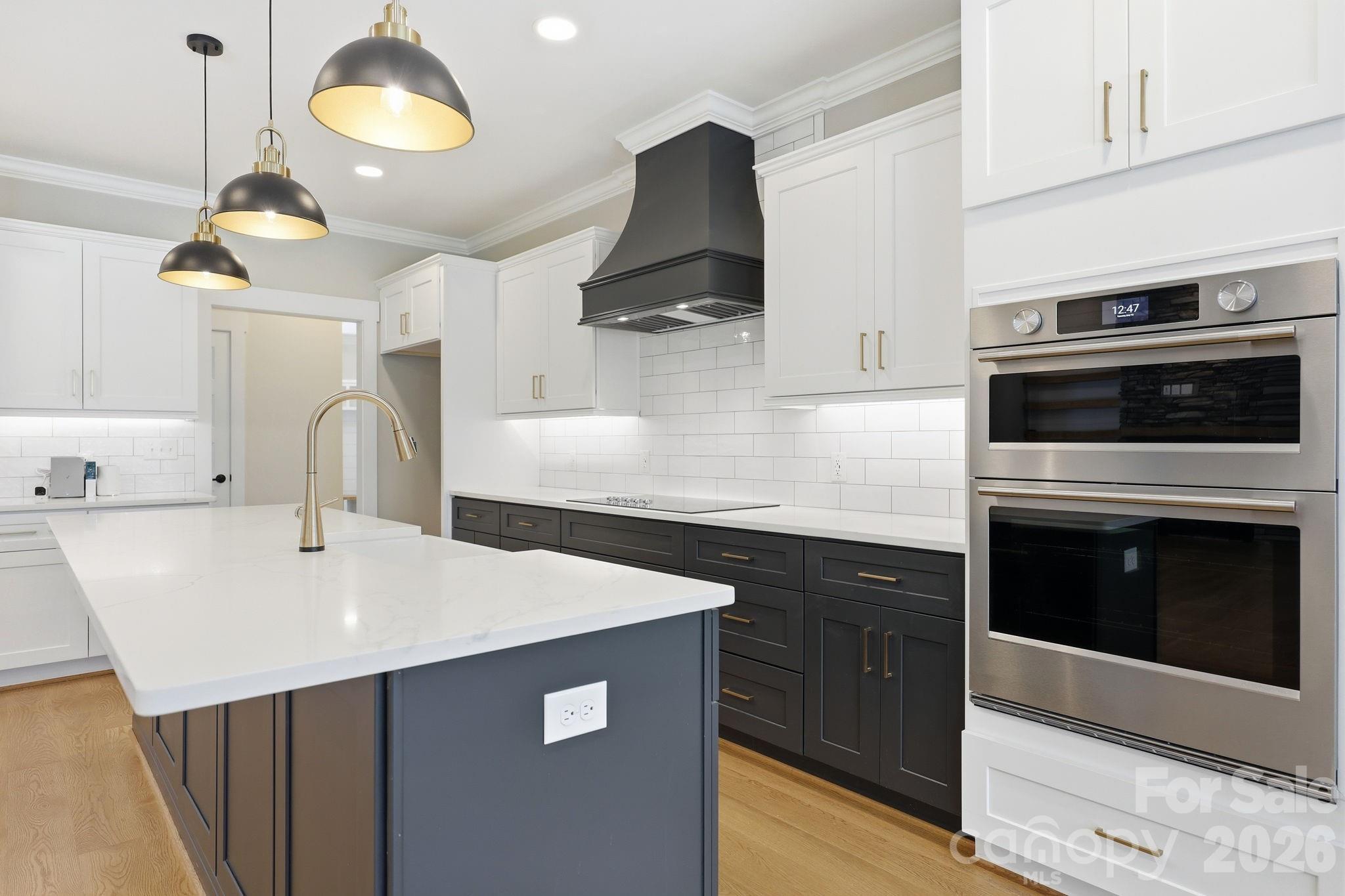 7566 Whisper Hollow Lane — Lewisville