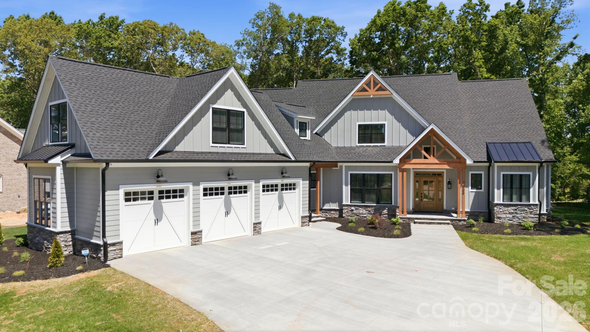 7566 Whisper Hollow Lane — Lewisville