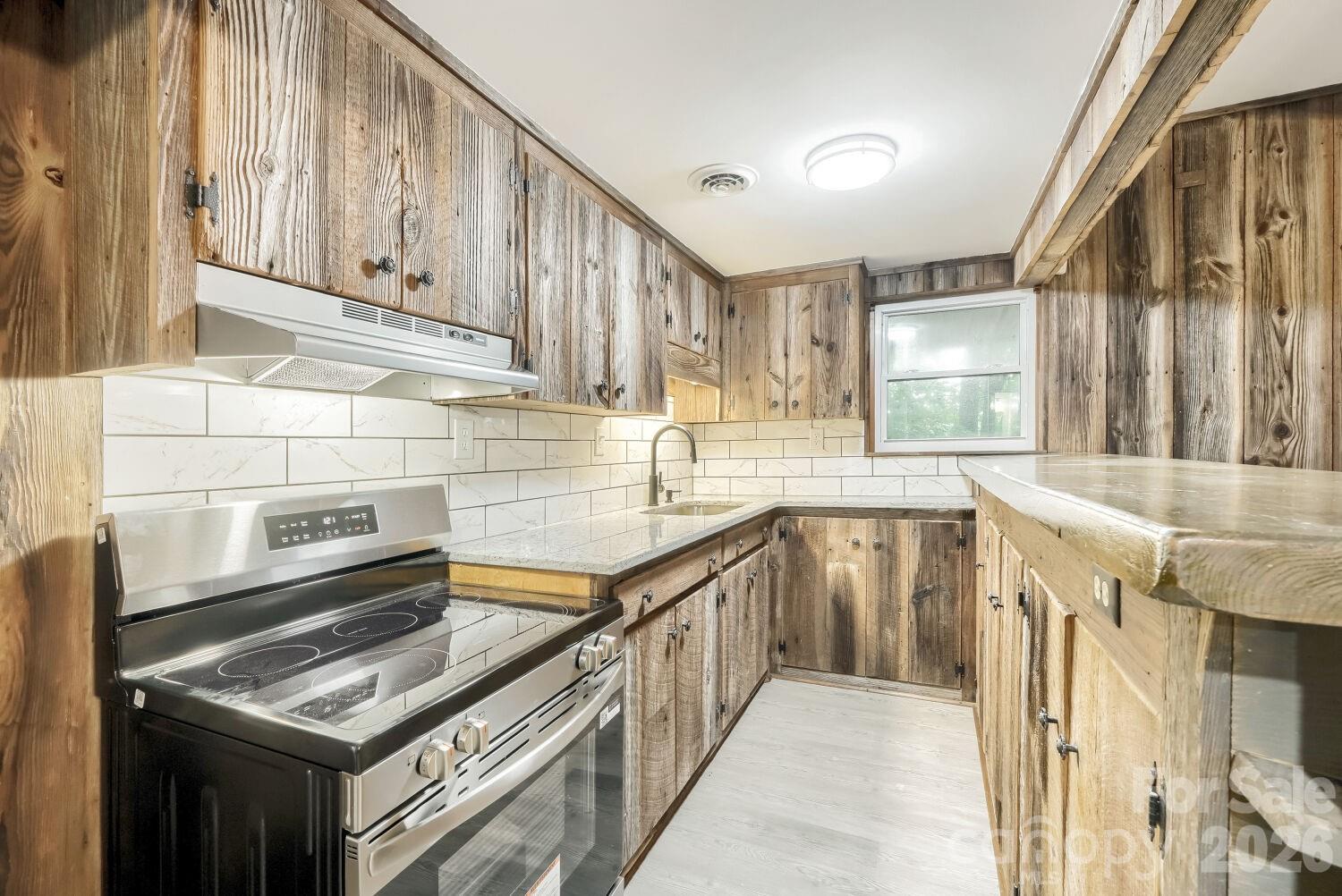 42640 Moonshine Drive — New London