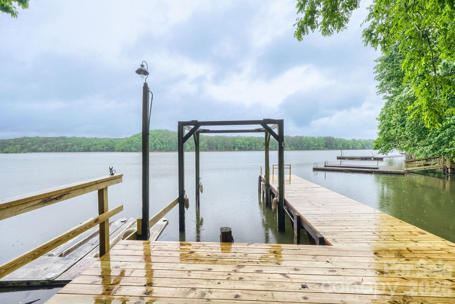 42640 Moonshine Drive — New London