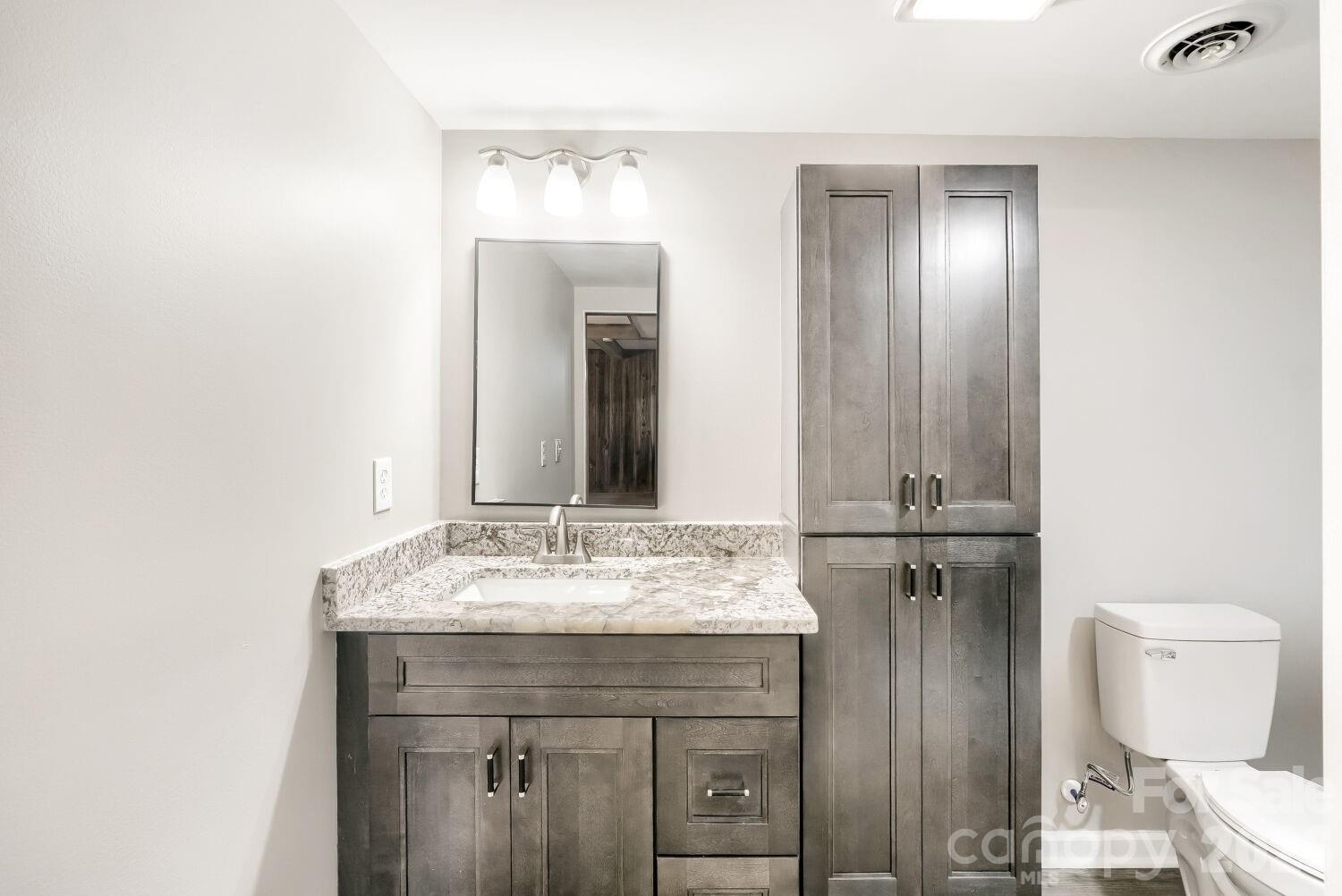 42640 Moonshine Drive — New London
