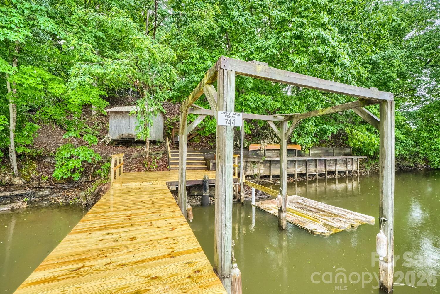 42640 Moonshine Drive — New London