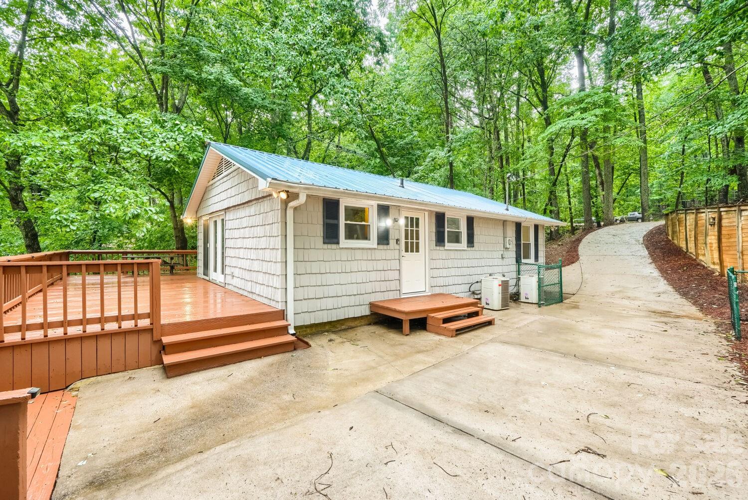 42640 Moonshine Drive — New London