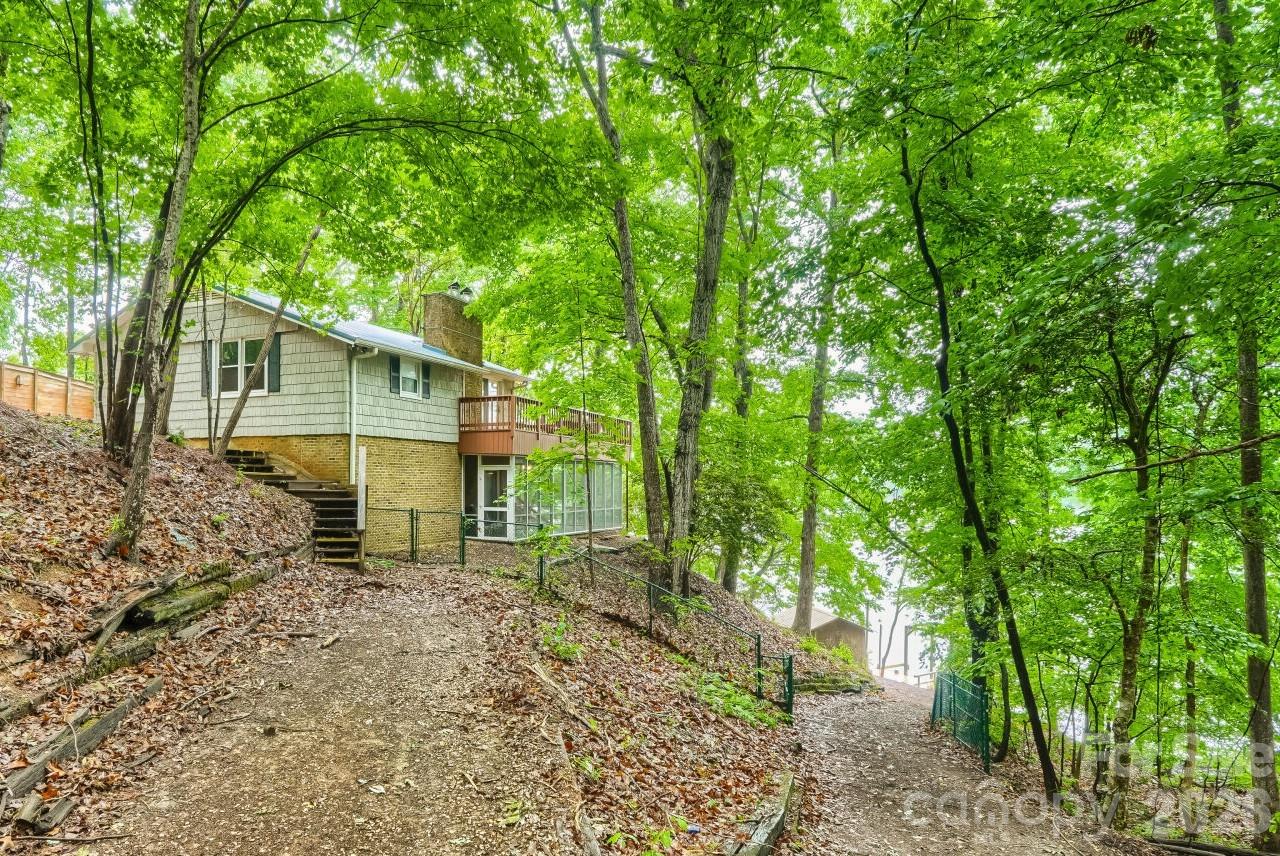 42640 Moonshine Drive — New London