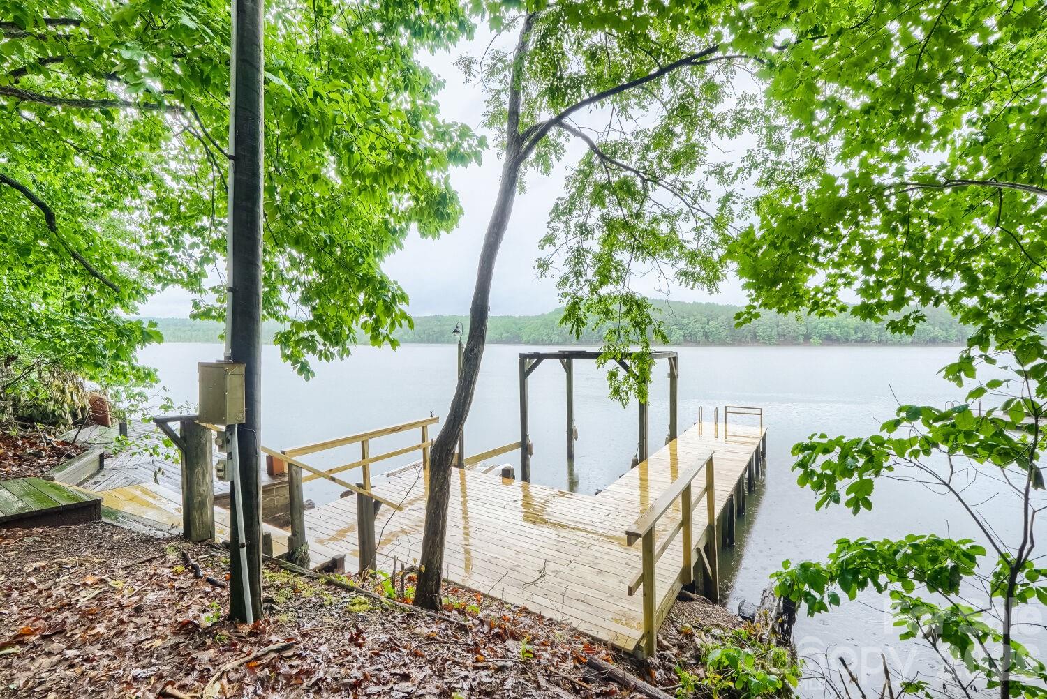 42640 Moonshine Drive — New London