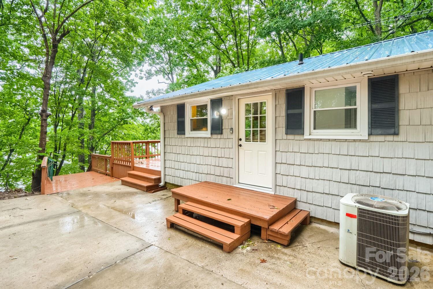 42640 Moonshine Drive — New London