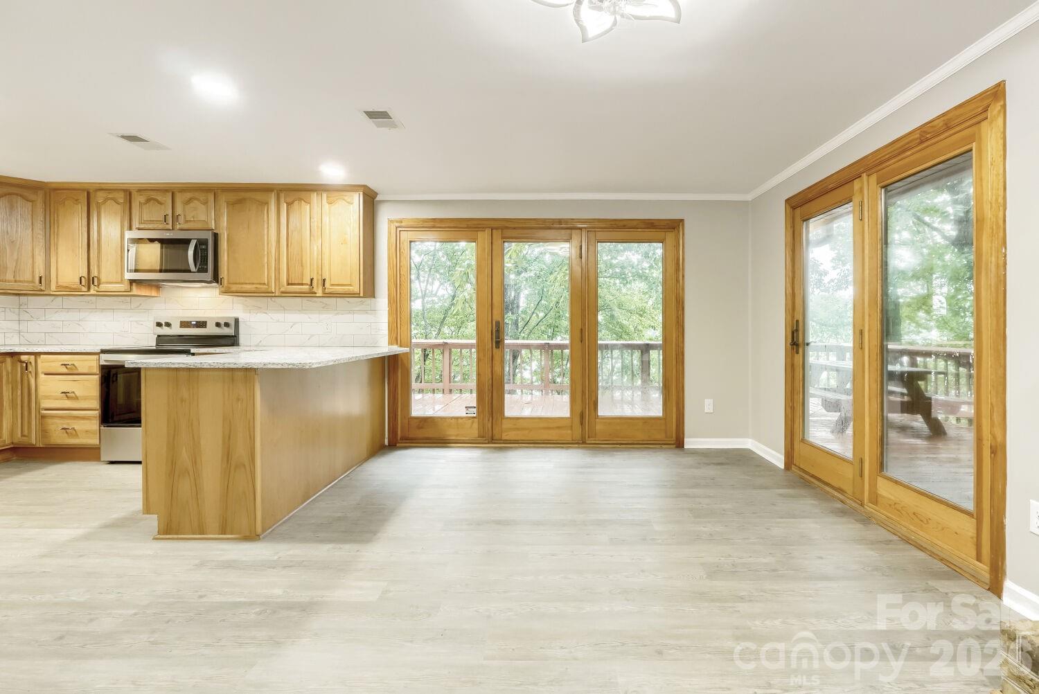 42640 Moonshine Drive — New London