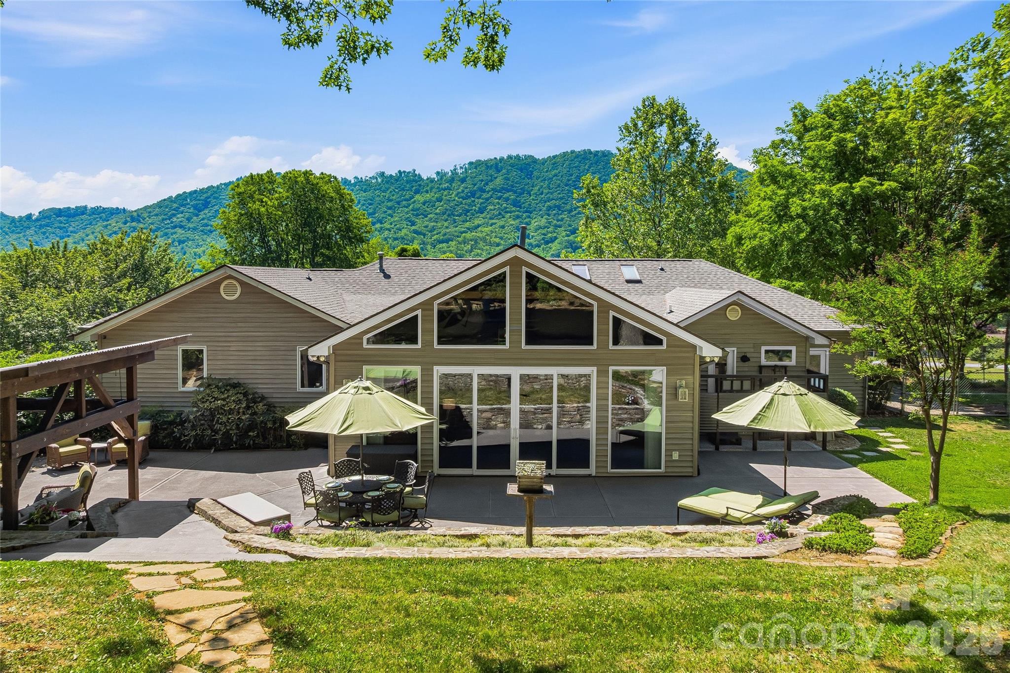 51 White Pine Circle — Fletcher