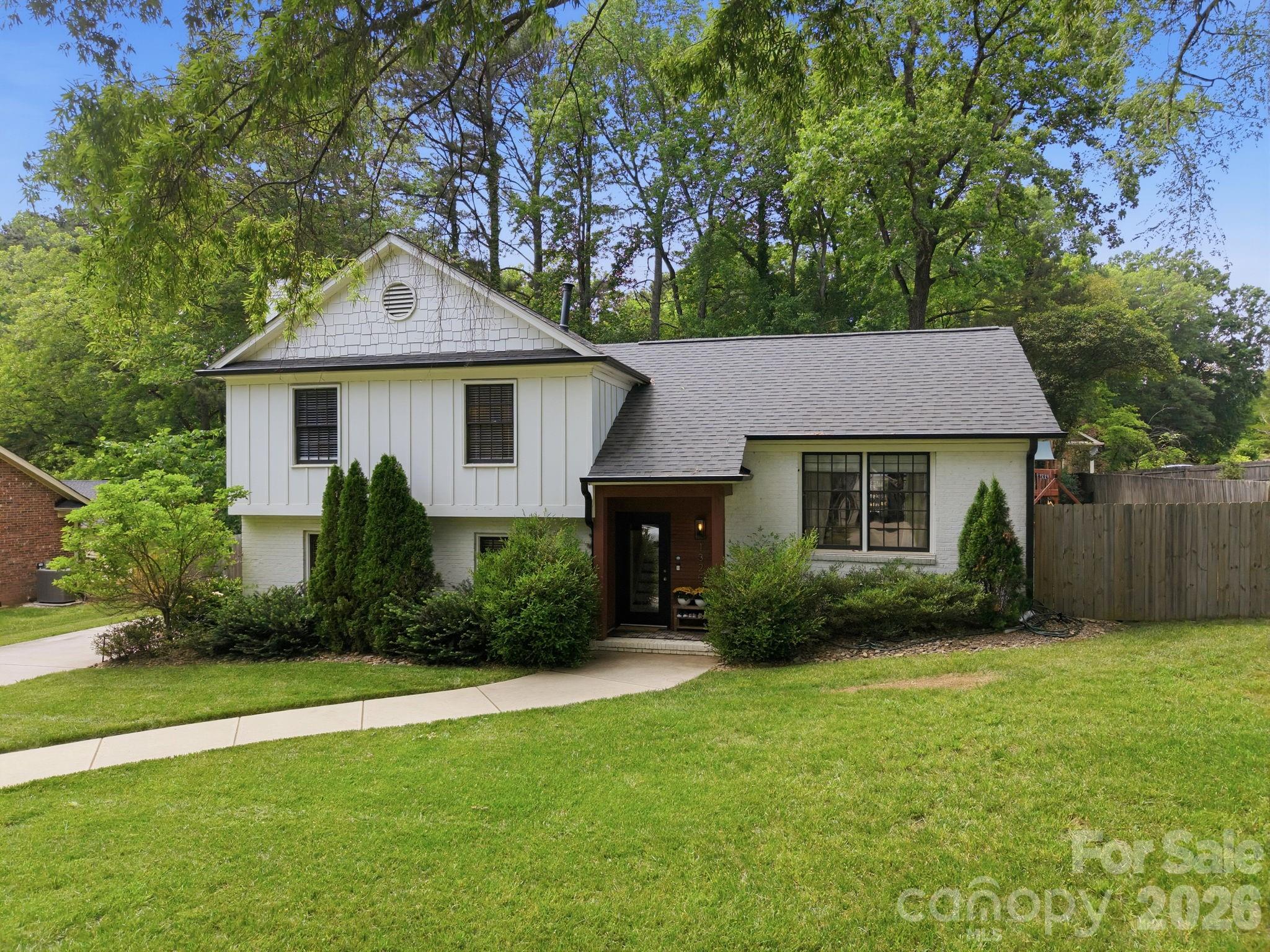 1325 Braeburn Road — Charlotte