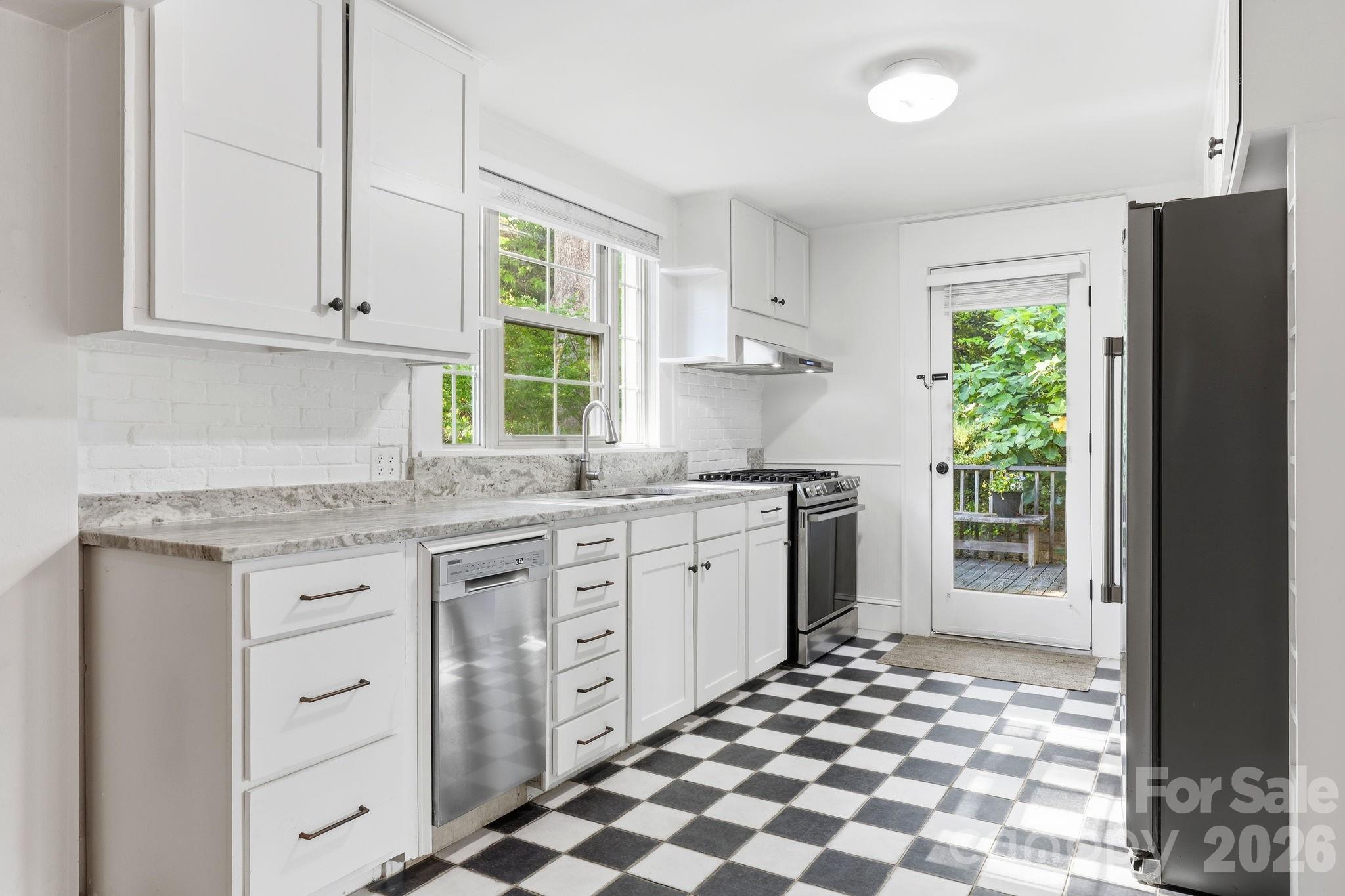 150 Pacolet Street — Tryon