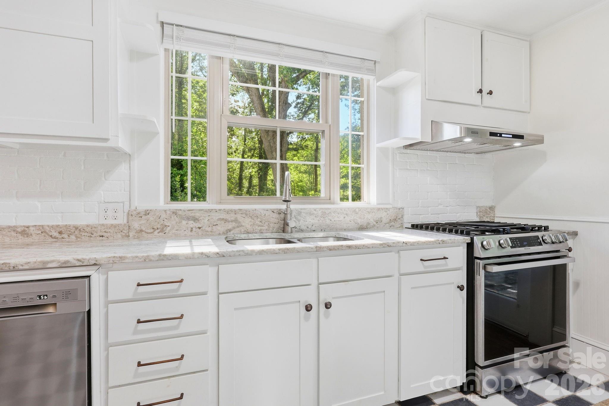 150 Pacolet Street — Tryon