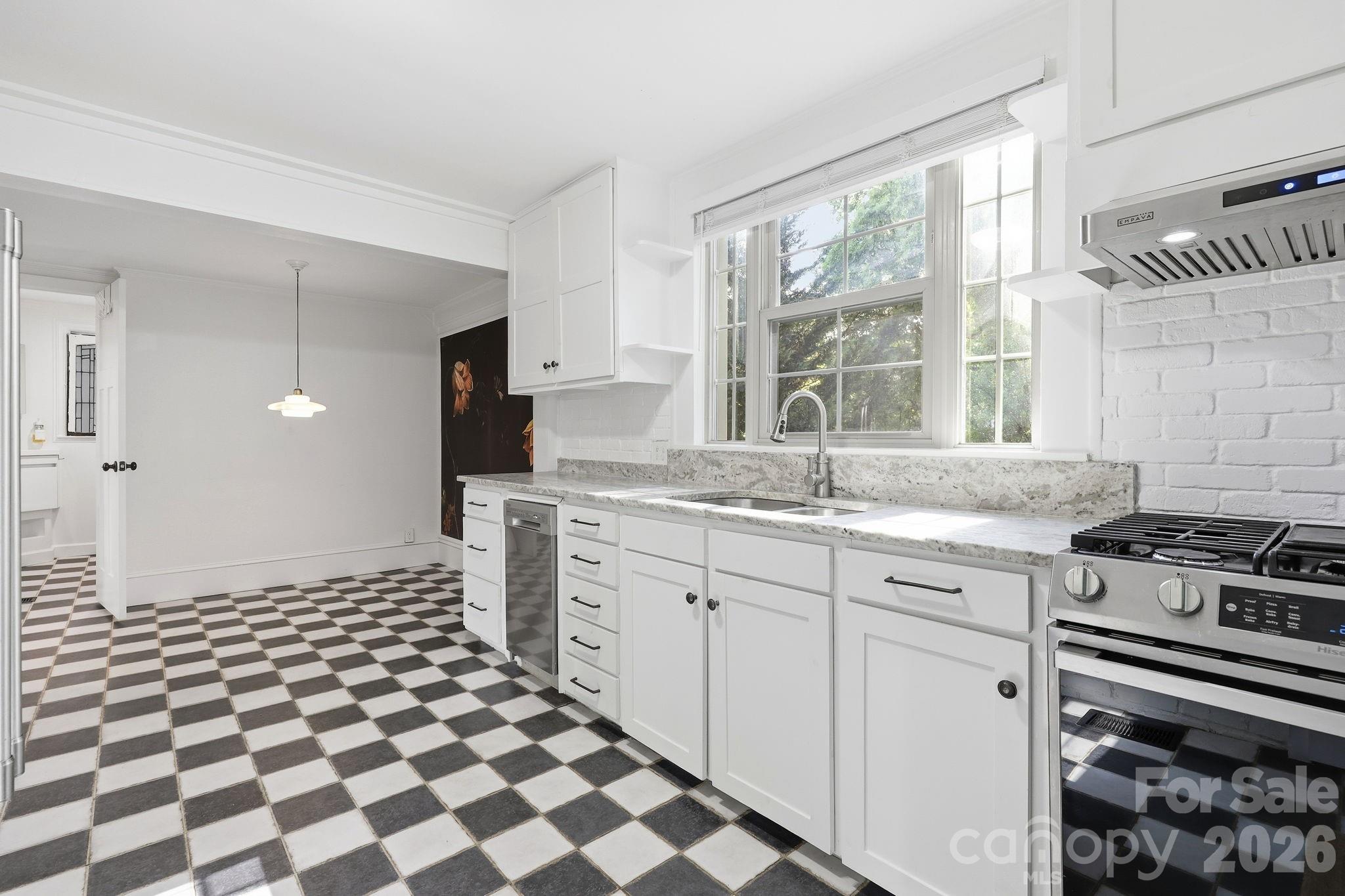 150 Pacolet Street — Tryon
