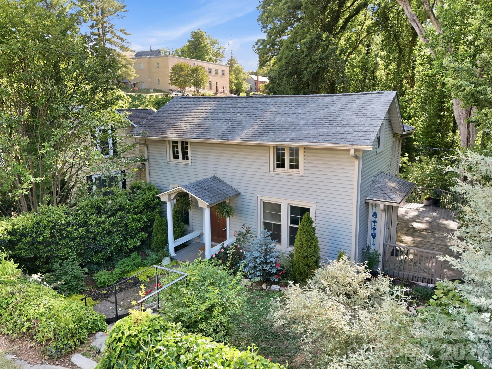150 Pacolet Street — Tryon