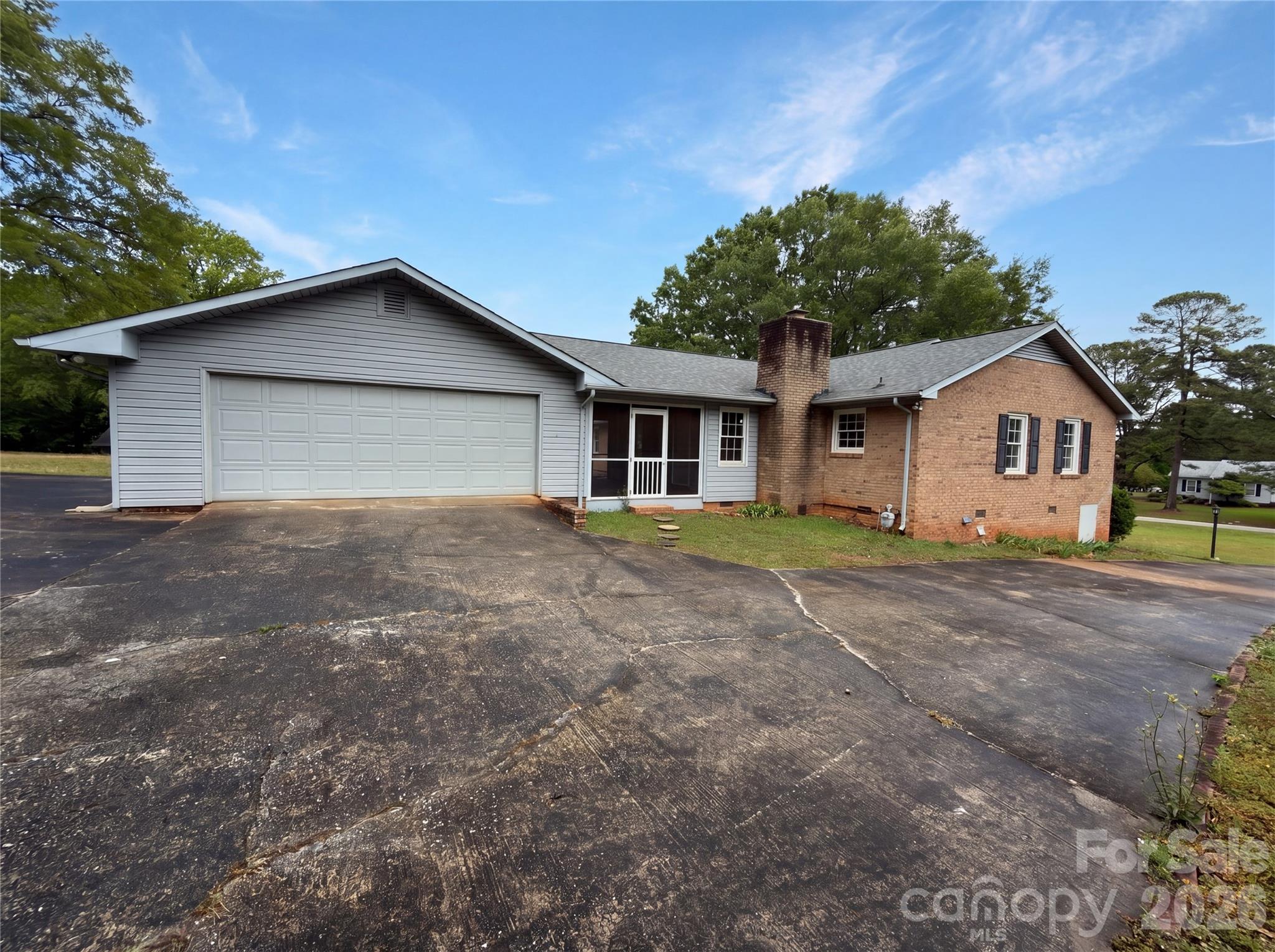 2077 Strafford Drive — Lancaster