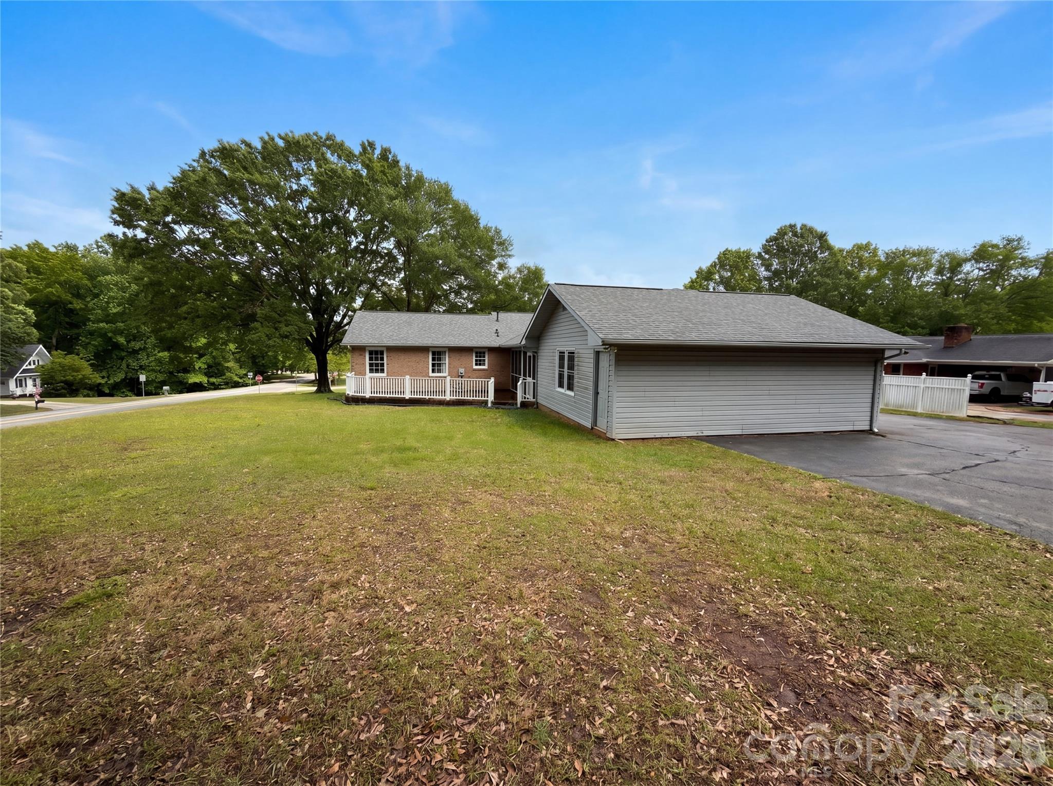 2077 Strafford Drive — Lancaster