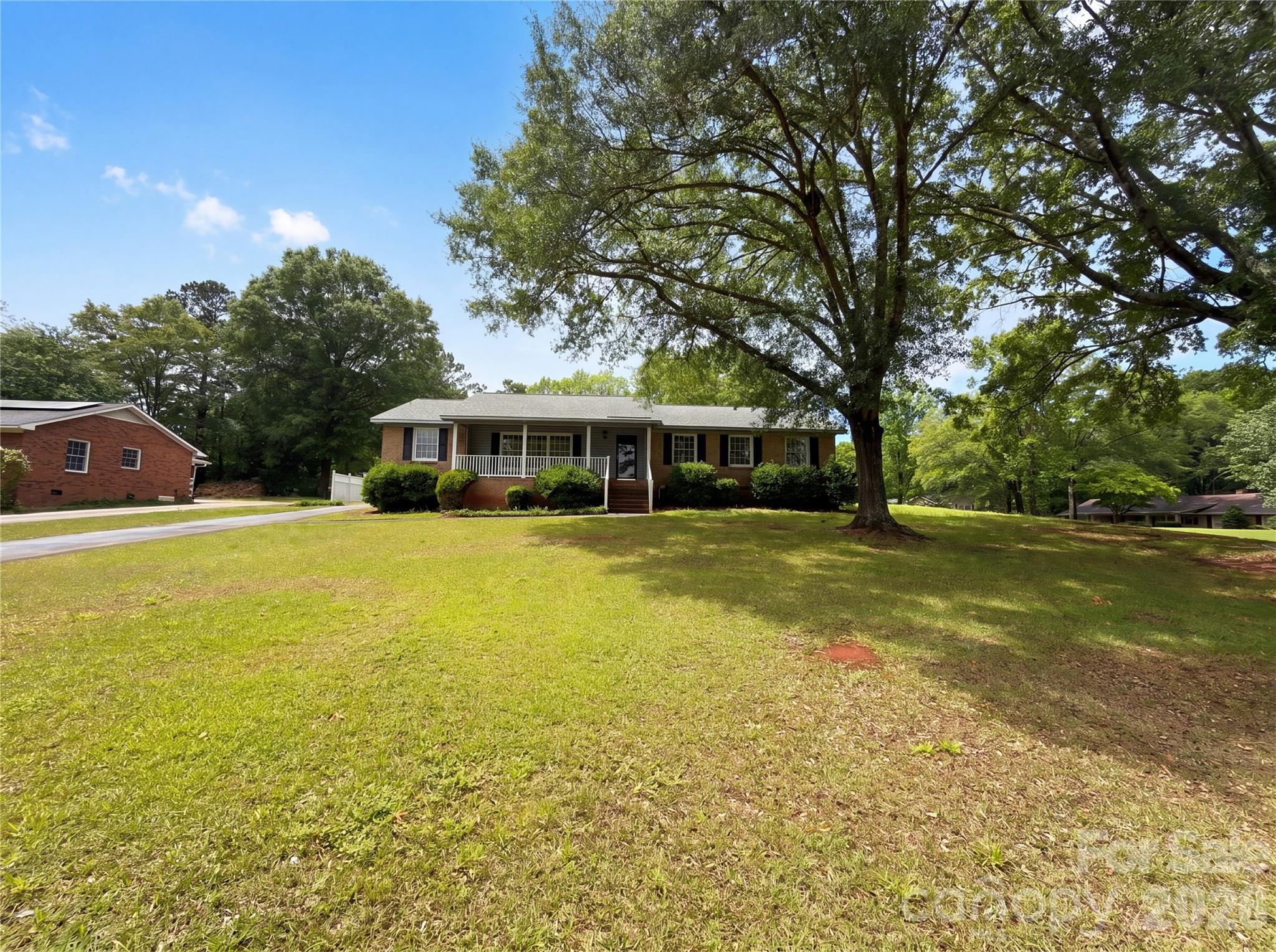 2077 Strafford Drive — Lancaster