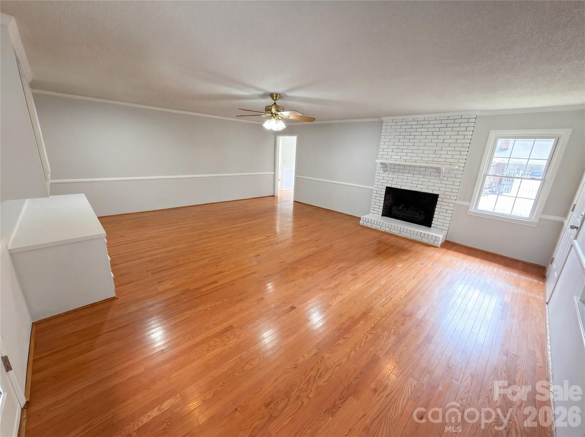 2077 Strafford Drive — Lancaster