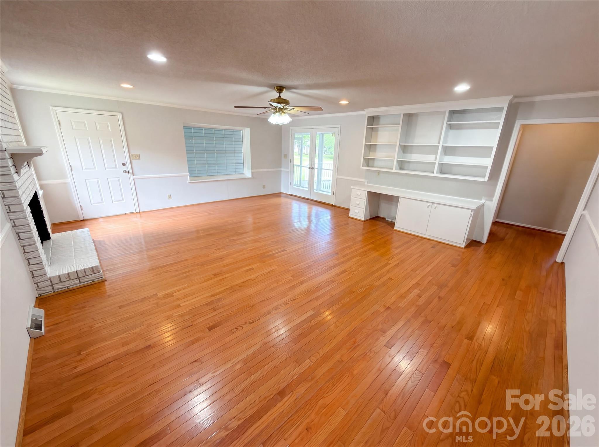 2077 Strafford Drive — Lancaster
