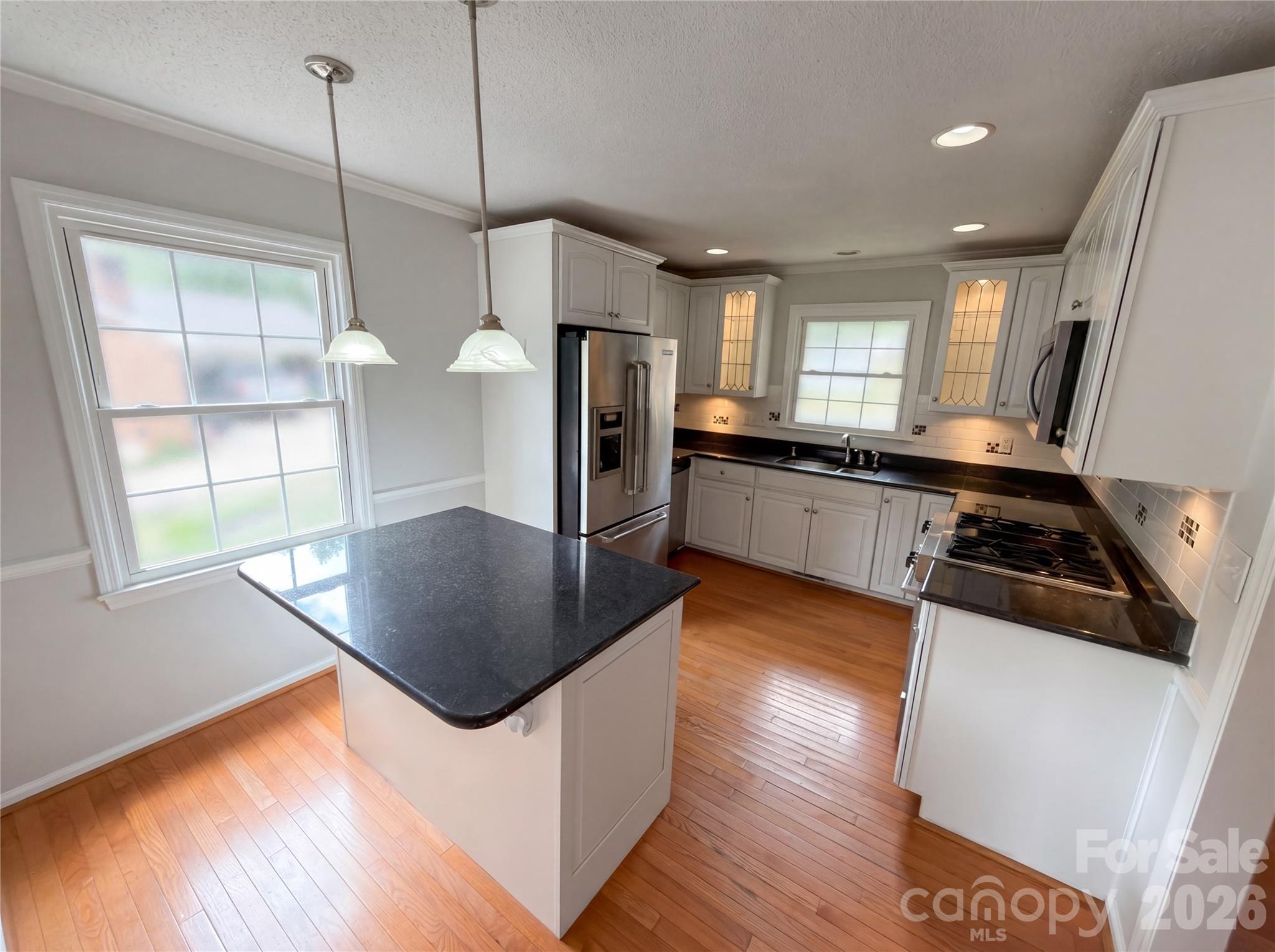 2077 Strafford Drive — Lancaster