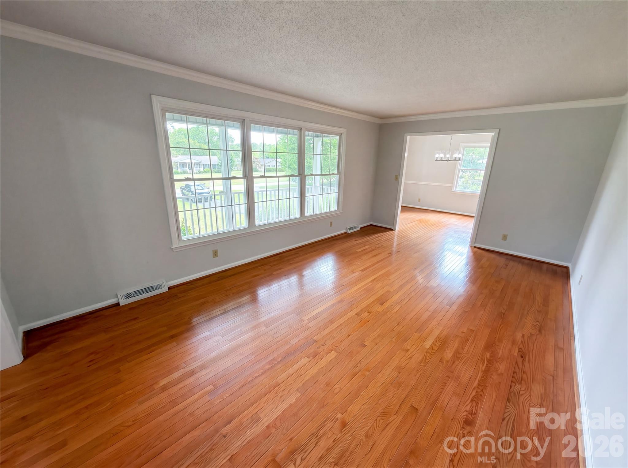 2077 Strafford Drive — Lancaster