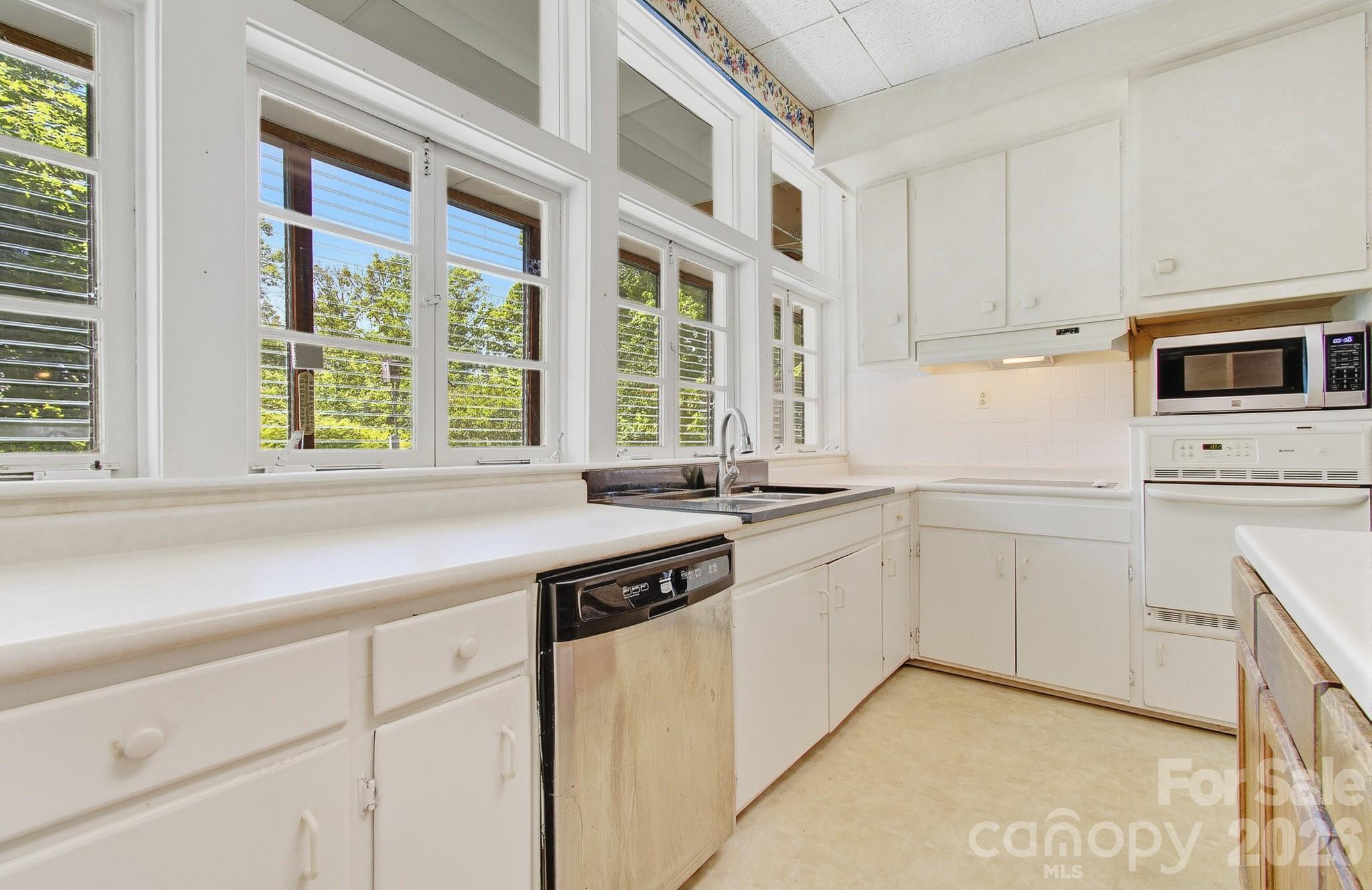 20 Reed Road — Asheville