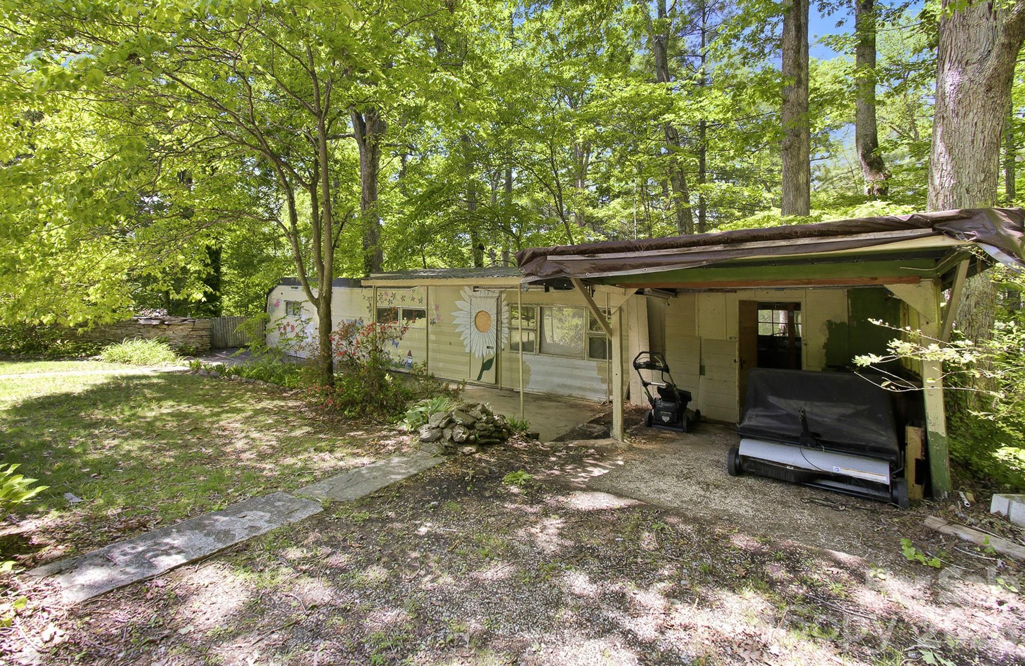20 Reed Road — Asheville